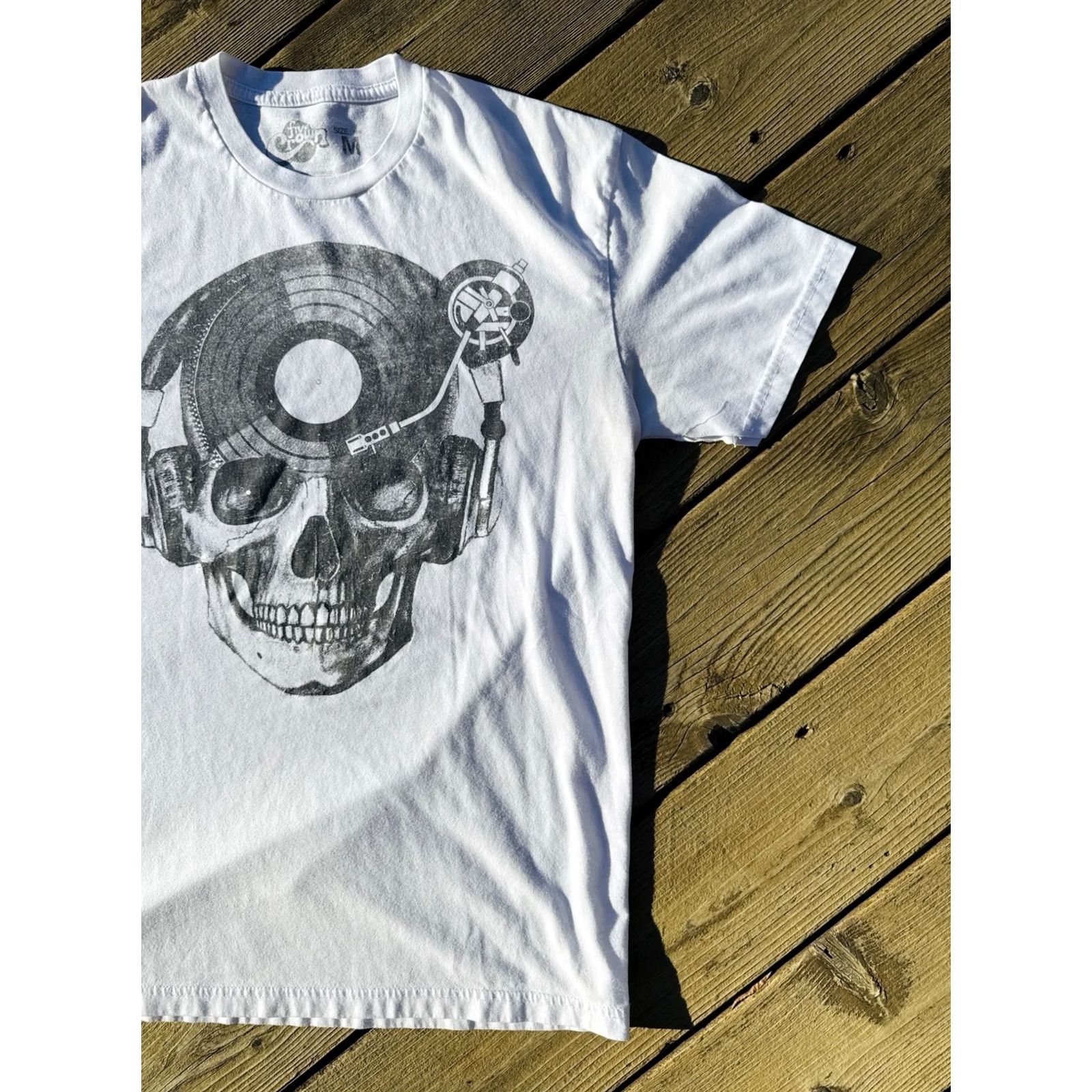 Vintage Five Crown Skull Headphones T Shirt DJ Turntable Graphic Tee White Mens M Size US M / EU 48-50 / 2 - 3 Thumbnail