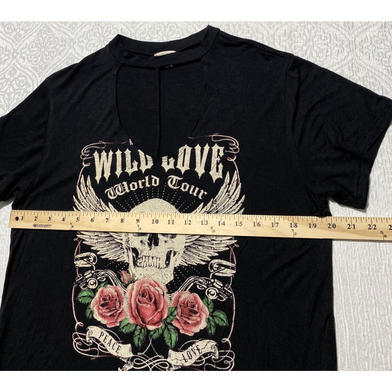 Vintage Dirtee Laundry Shirt Womens XL Black Wild Love Skull Roses Cutout V-Neck Tee Size XL / US 12-14 / IT 48-50 - 4 Thumbnail