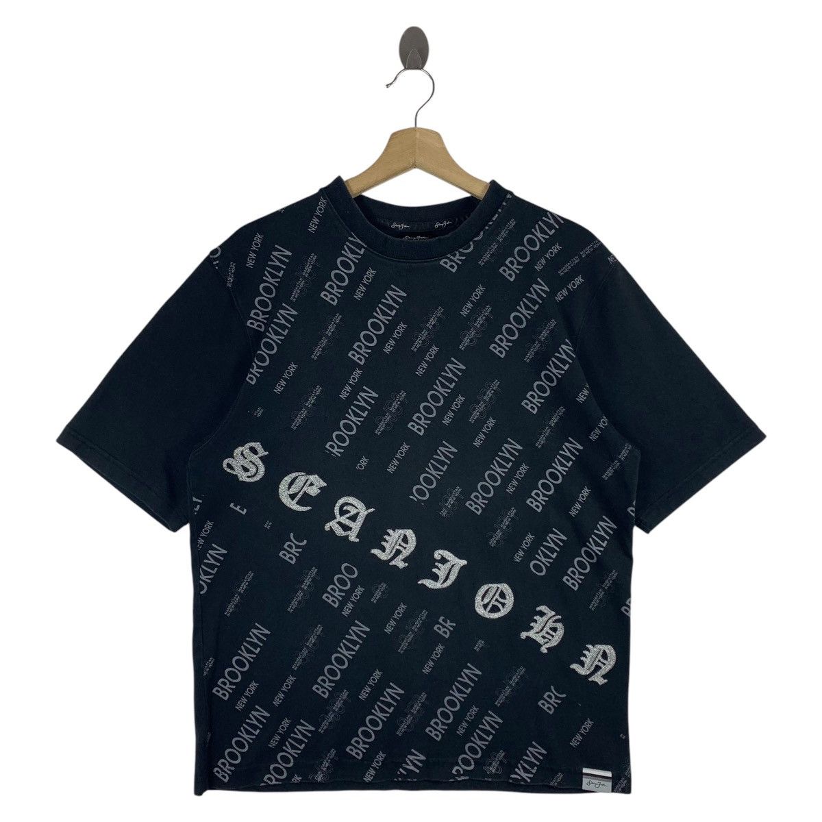 Vintage SEAN JOHN full printed spellout tee
