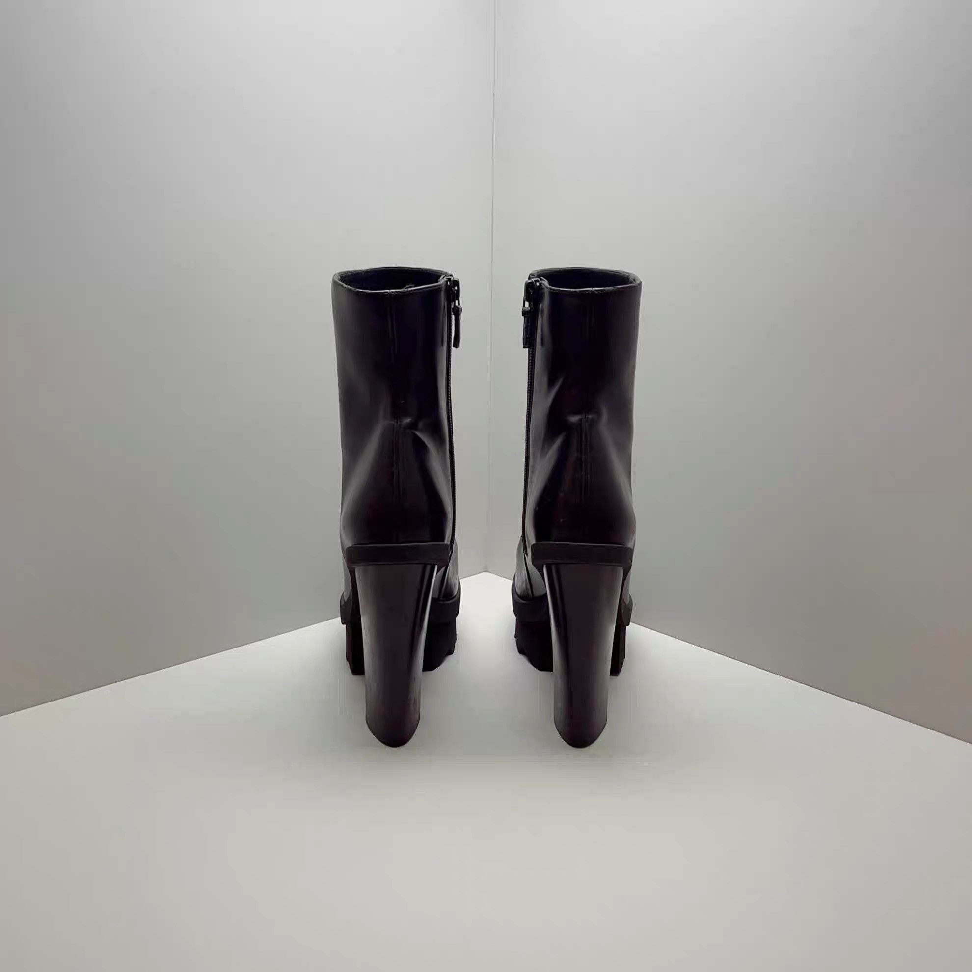 Stella McCartney Stella McCartney Black Leather Heeled Ankle Boots K38 Size US 7 / IT 37 - 4 Thumbnail