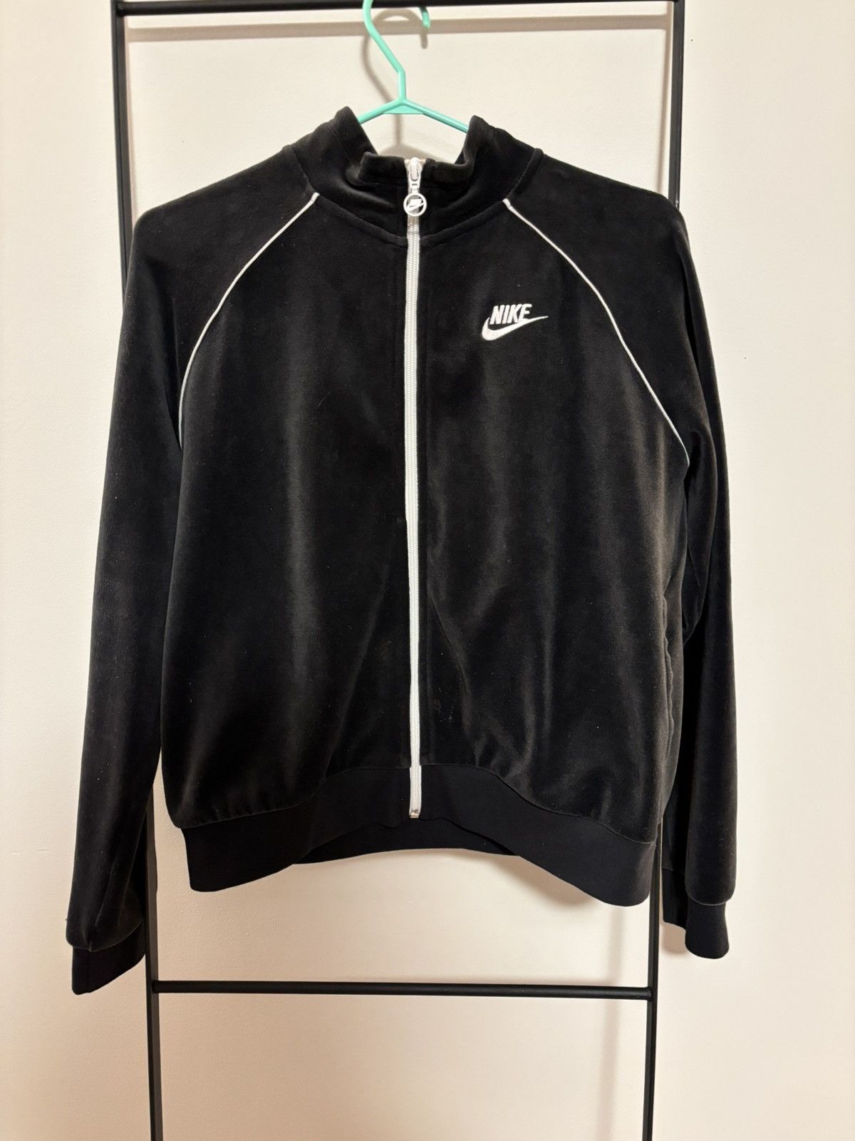 Nike Nike Suede Wmns Black Zip Up Size M / US 6-8 / IT 42-44 - 1 Thumbnail
