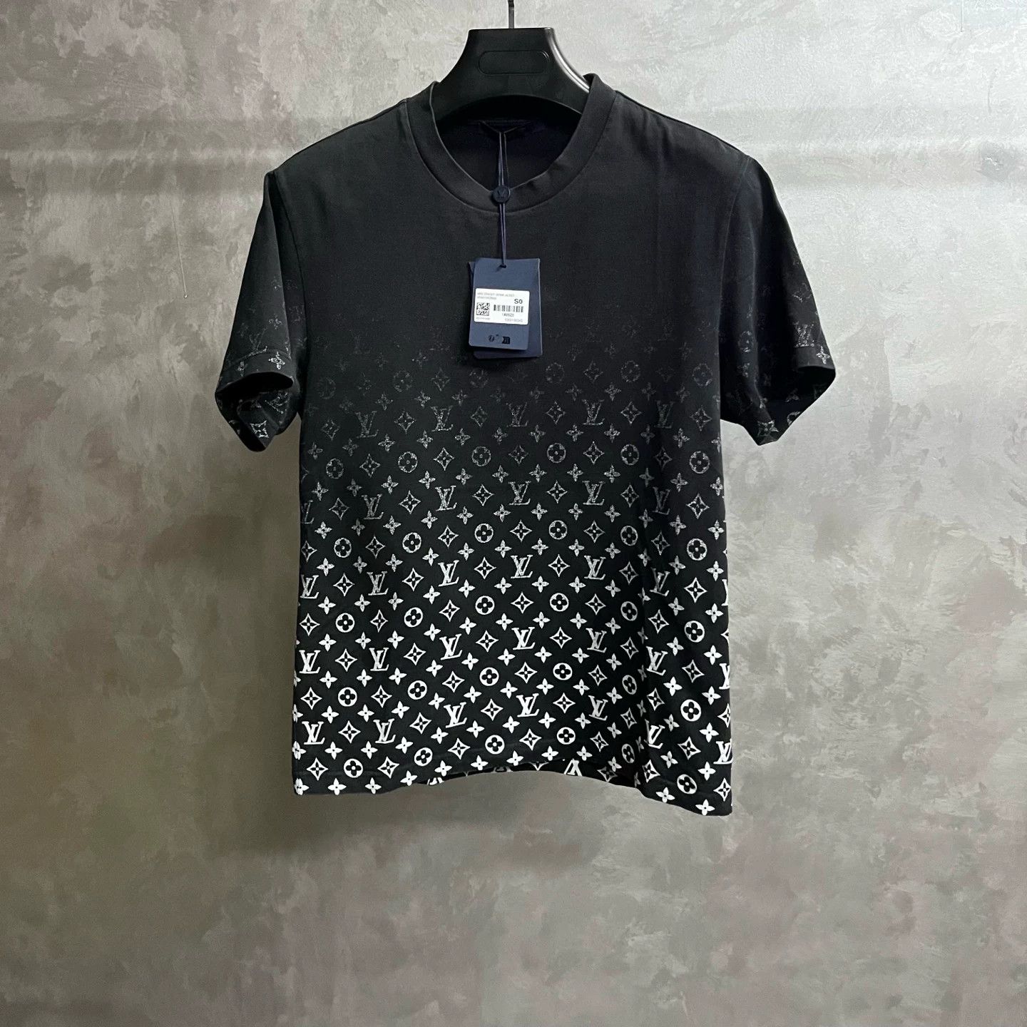 Louis Vuitton Louis Vuitton Retro Printed Multi T-Shirt S Women Size S / US 4 / IT 40 - 1 Thumbnail