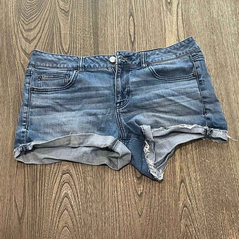 American Eagle Outfitters American Eagle Cut-Off Shorts Mid Rise Stretch Blue Size 14 Size 36" / US 14 / IT 50 - 1 Thumbnail
