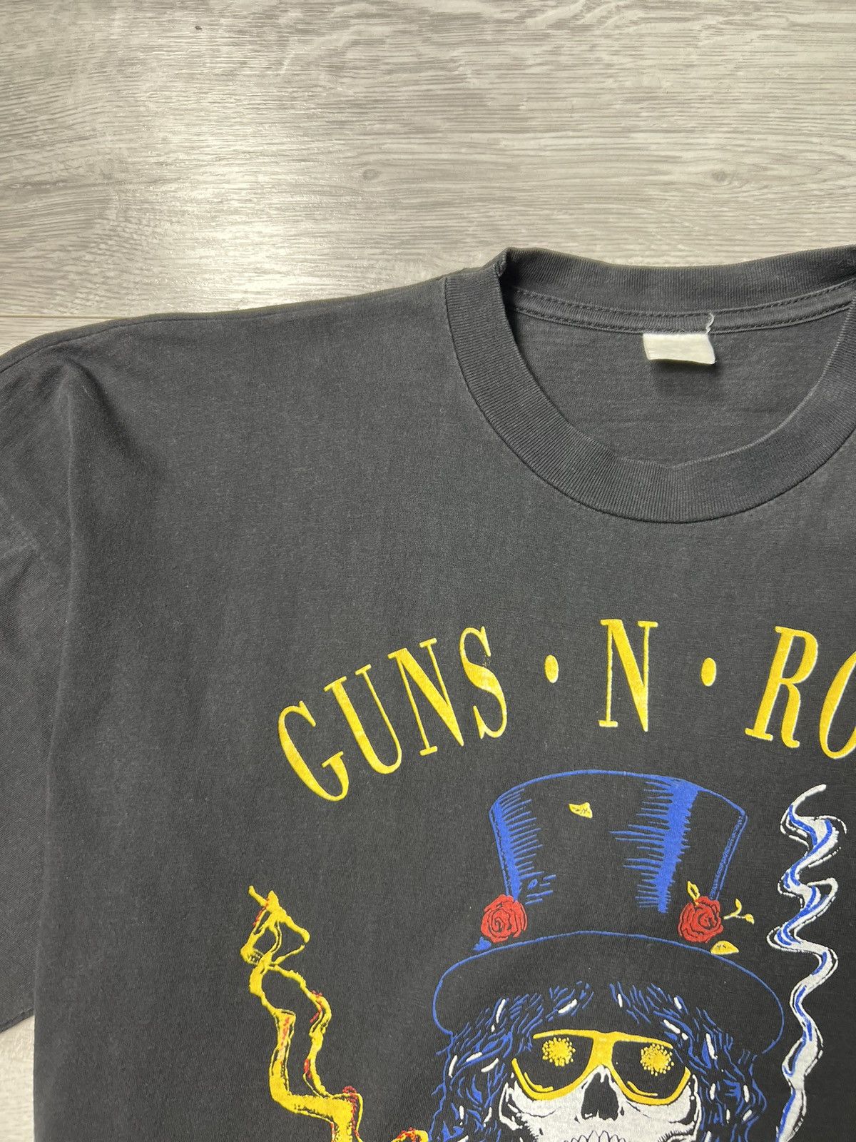 Band Tees Rare Vintage 90s Guns N Roses Big Logo Tee Size US XL / EU 56 / 4 - 10 Thumbnail