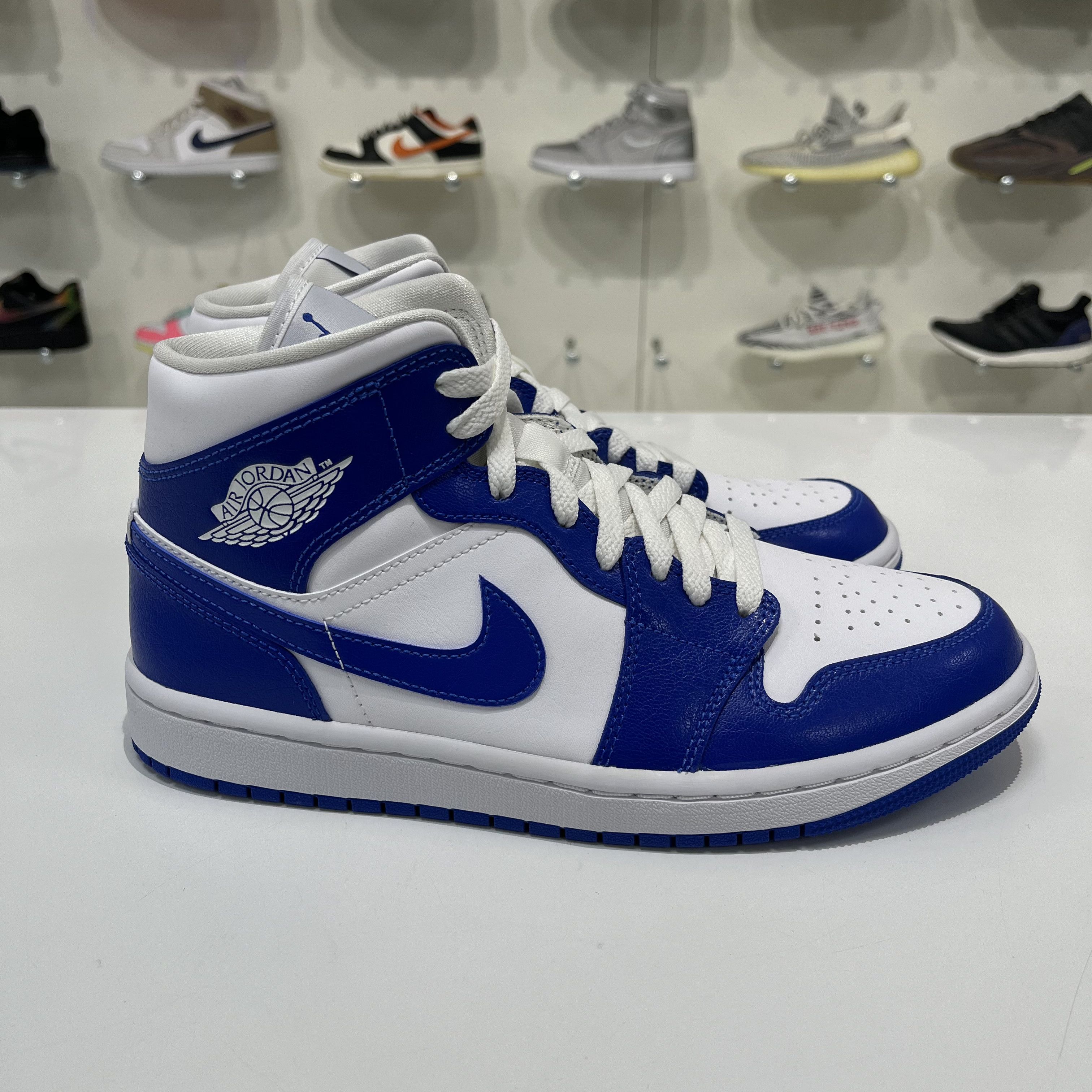 Nike Air Jordan 1 Mid Kentucky Blue (W) Size US 9 / IT 39 - 4 Thumbnail