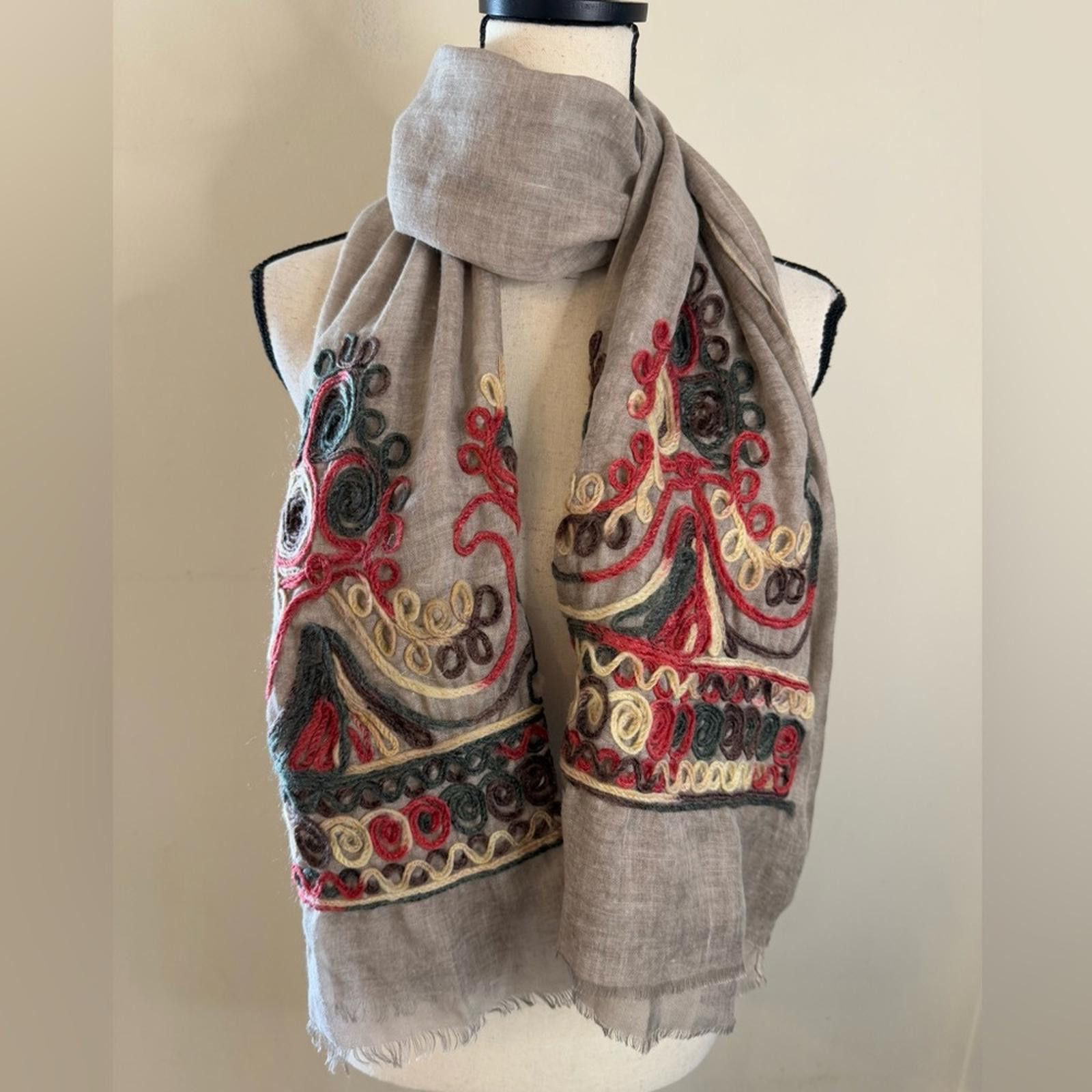 Other Embroidered knit scarf tan green red cream Size ONE SIZE - 1 Thumbnail