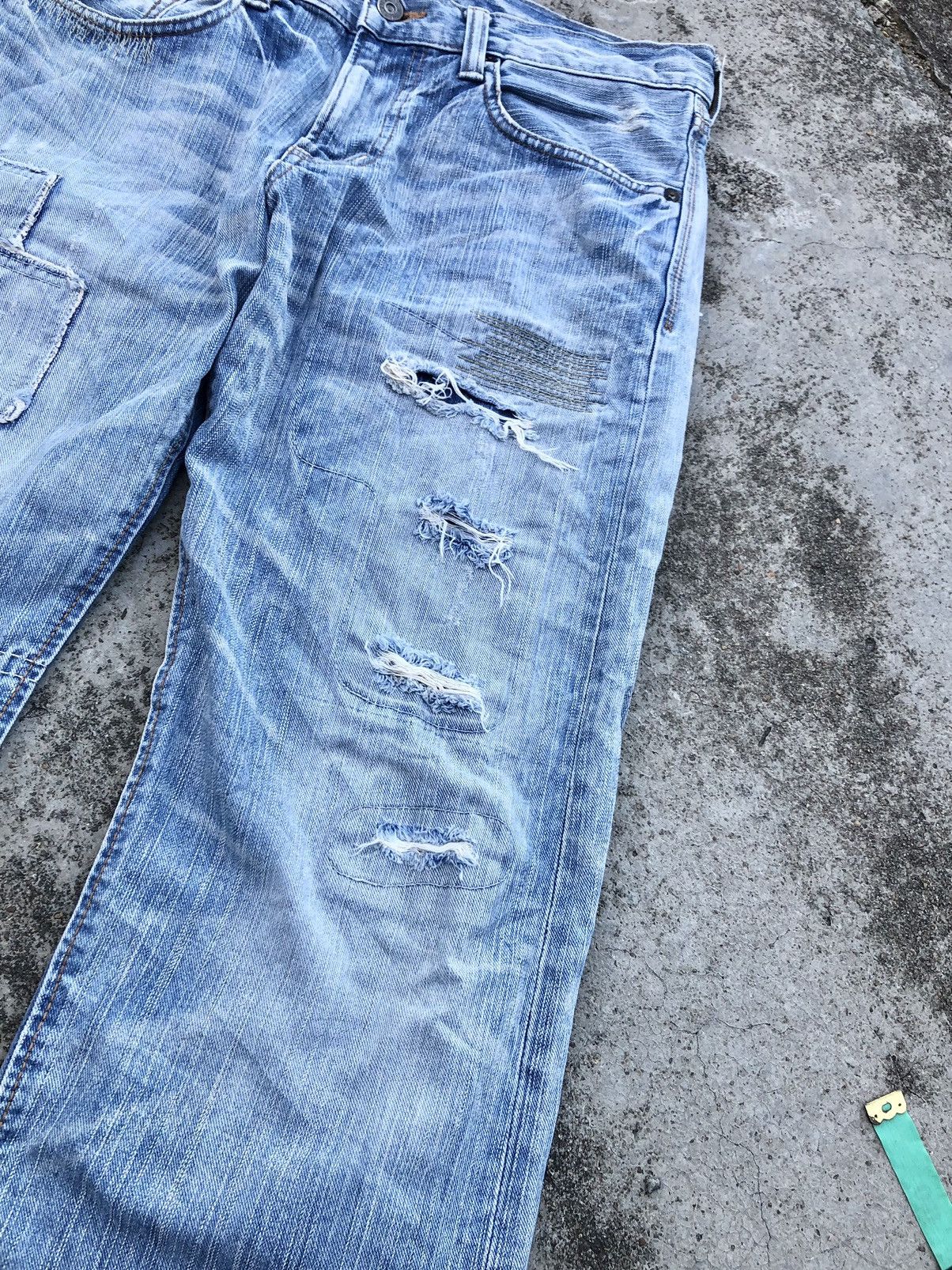 Edwin EDWIN PATCHES DISTRESSED DENIM Size US 32 / EU 48 - 2 Thumbnail