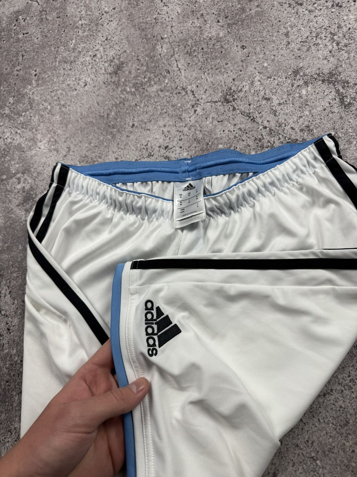 Adidas Vintage adidas Argentina soccer shorts size M Size US 32 / EU 48 - 4 Thumbnail