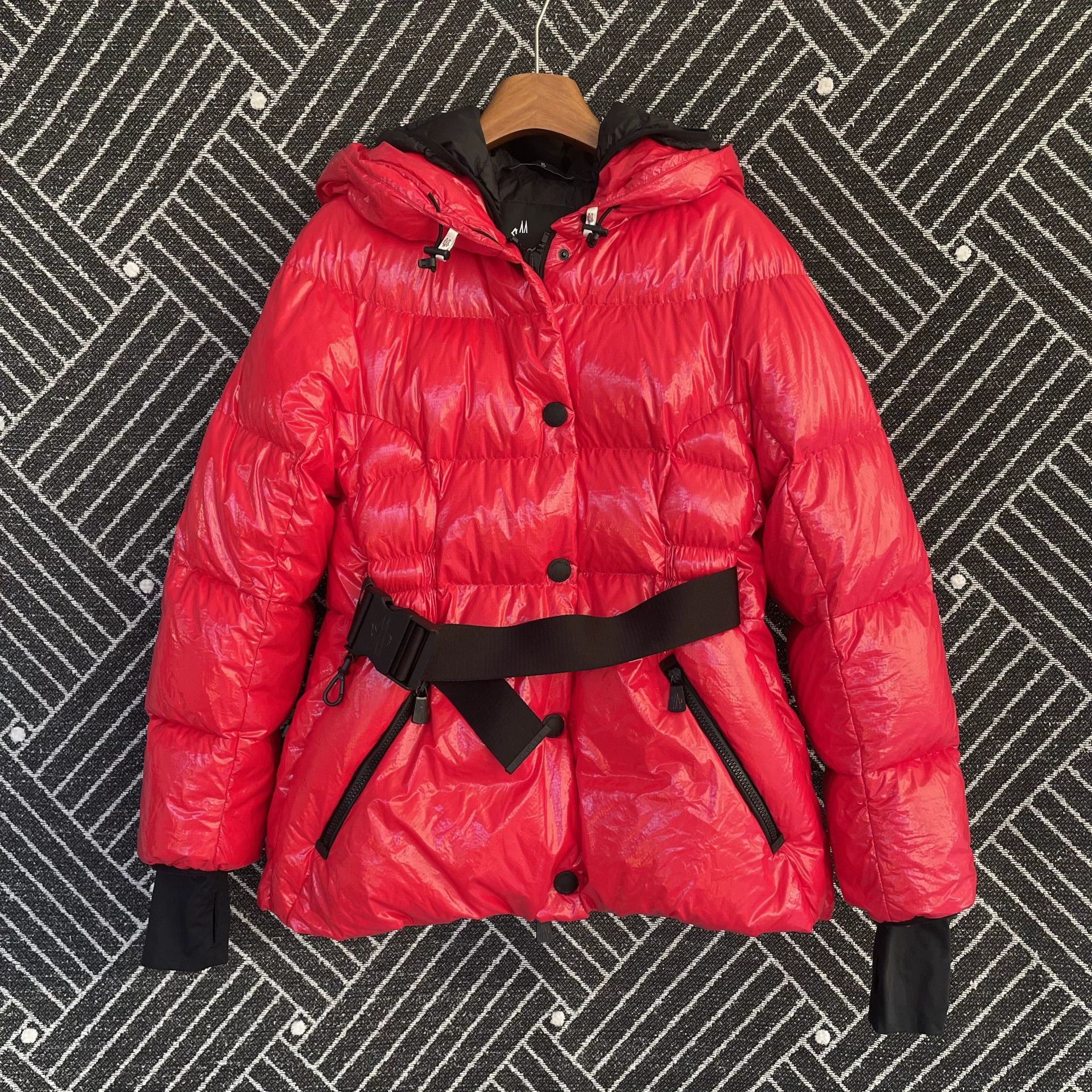 Moncler Moncler Wmns Red Ski Hooded Jacket 1 Rt arm flaw Size XS / US 0-2 / IT 36-38 - 1 Thumbnail
