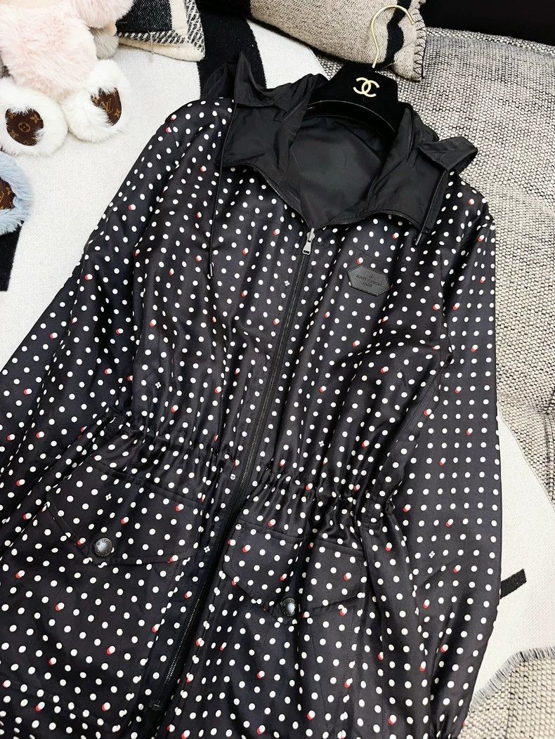 Louis Vuitton LOUIS VUITTON Black polka-dot reversible hooded jacket 2504 Size XS / US 0-2 / IT 36-38 - 4 Thumbnail