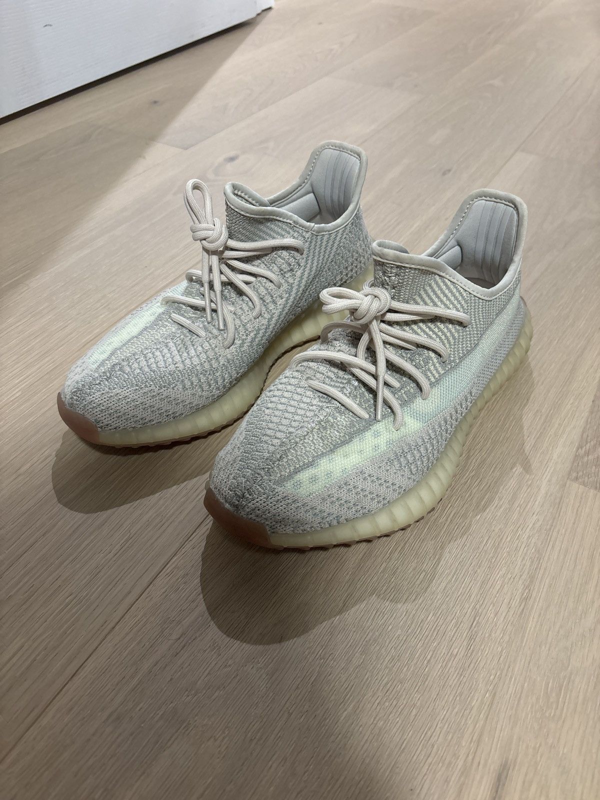 Adidas Yeezy 350 v2 Size US 9 / EU 42 - 3 Thumbnail
