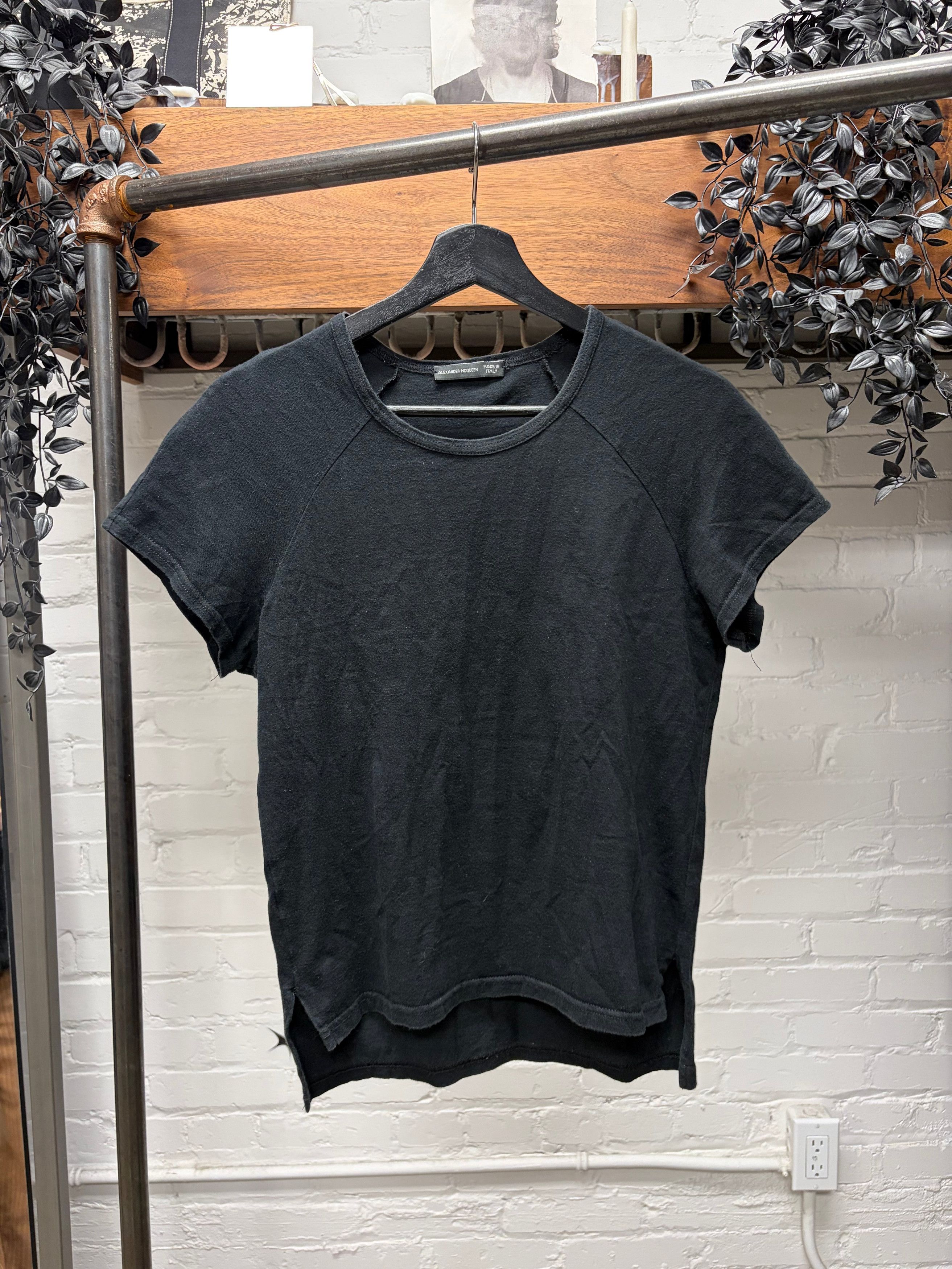 Alexander McQueen 90s Alexander McQueen Cross Embroidered ‘Garden Logo’ Black T-Shirt Size US S / EU 44-46 / 1 - 4 Thumbnail