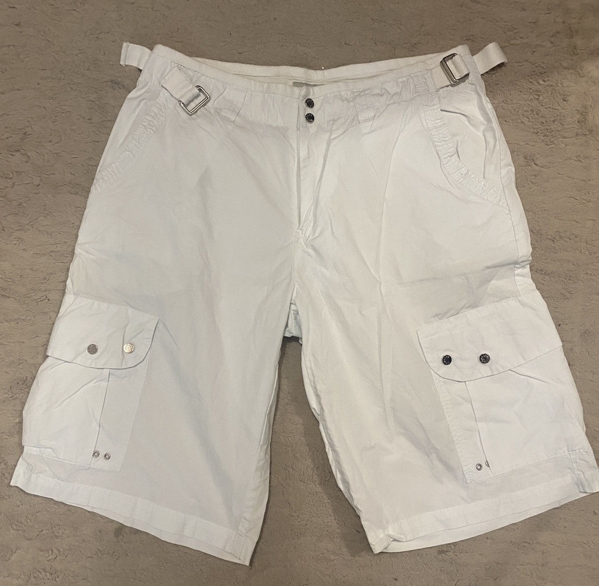 Moncler Vintage Moncler Luxury cargo white short with mini badge Size US 34 / EU 50 - 1 Thumbnail
