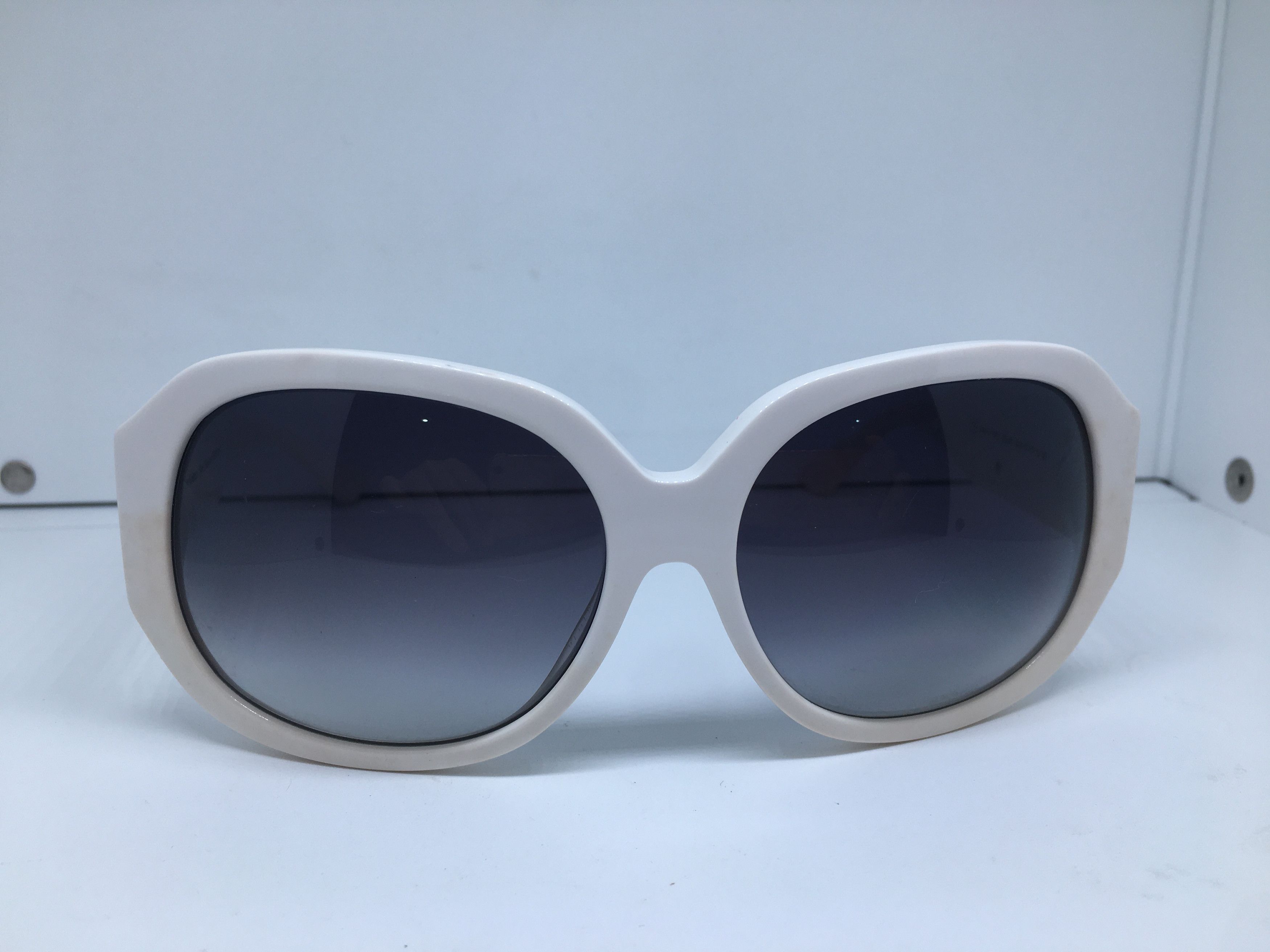 Juicy Couture Juicy Couture White Oversize Sunglasses Frame Italy Size ONE SIZE - 2 Thumbnail