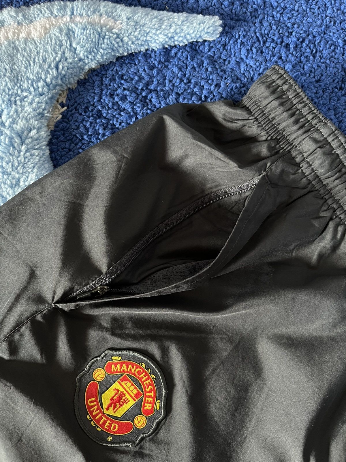 Nike 2000s Nike Manchester United Track Pants Vintage Drill Nylon Size US 34 / EU 50 - 7 Thumbnail