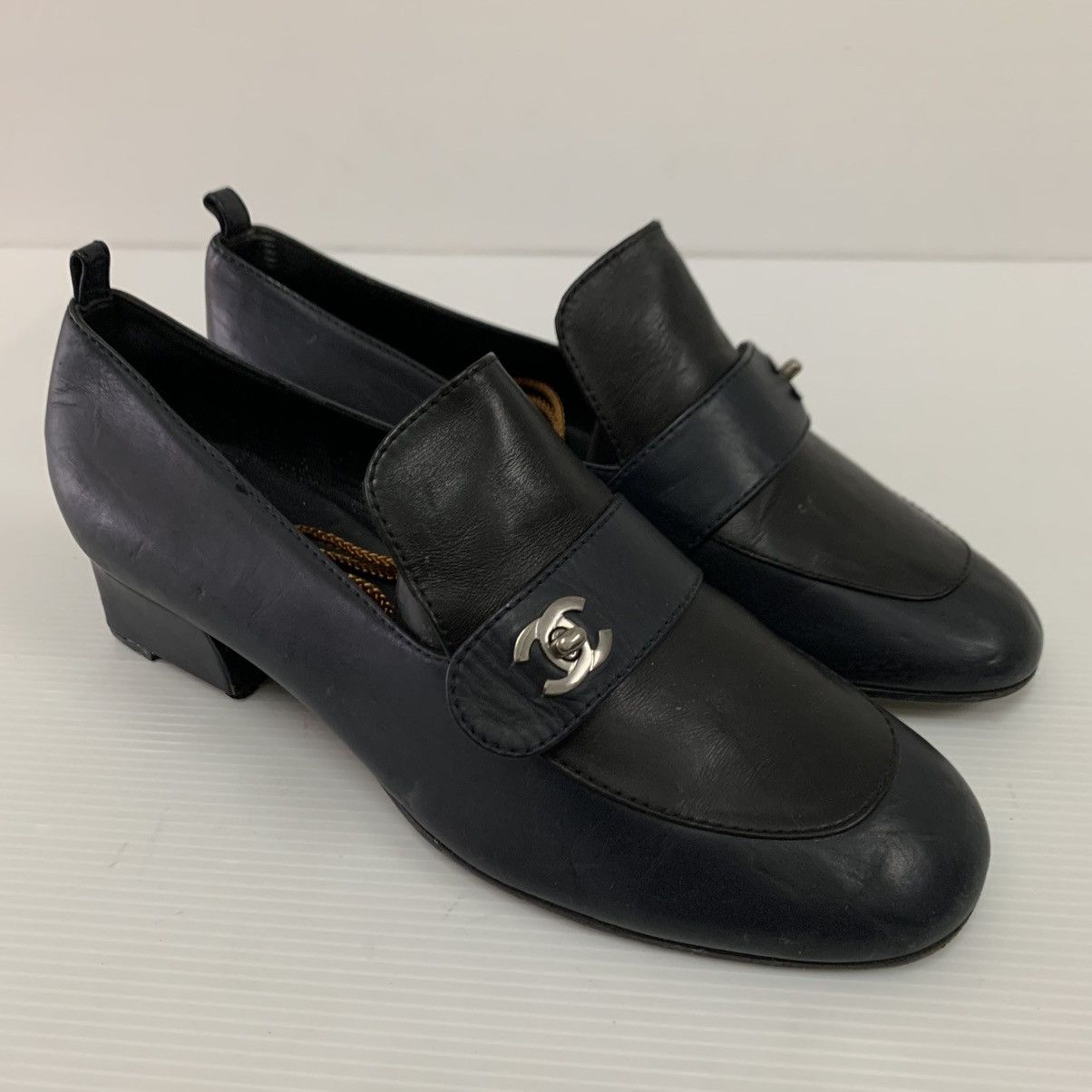 Chanel Chanel CC Logos Black Leather Shoes Pre-owned Size US 8 / IT 38 - 5 Thumbnail