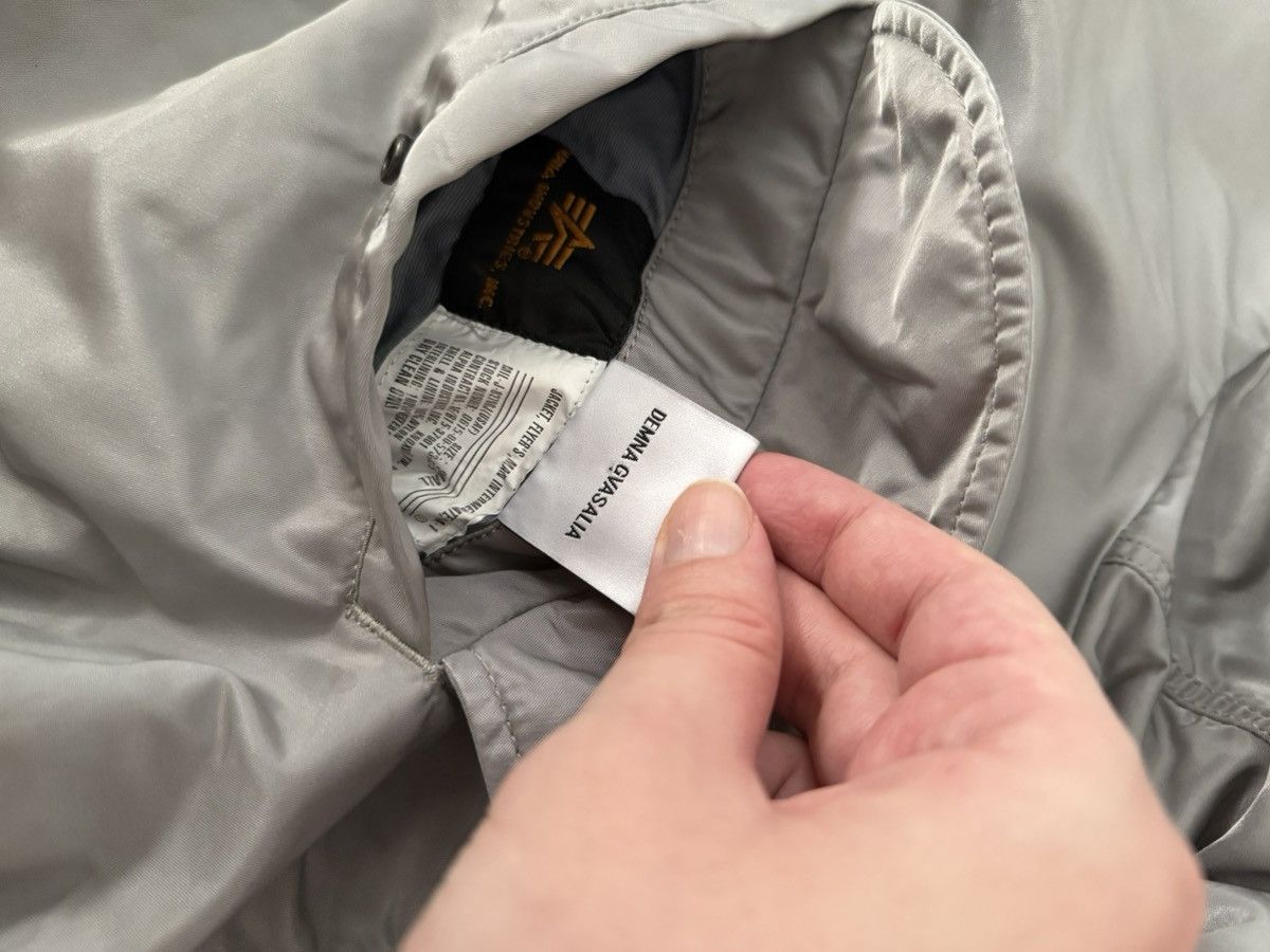 Vetements Vetements AW17 Reversibel Grey/ Green oversized Bomber Size US S / EU 44-46 / 1 - 11 Thumbnail