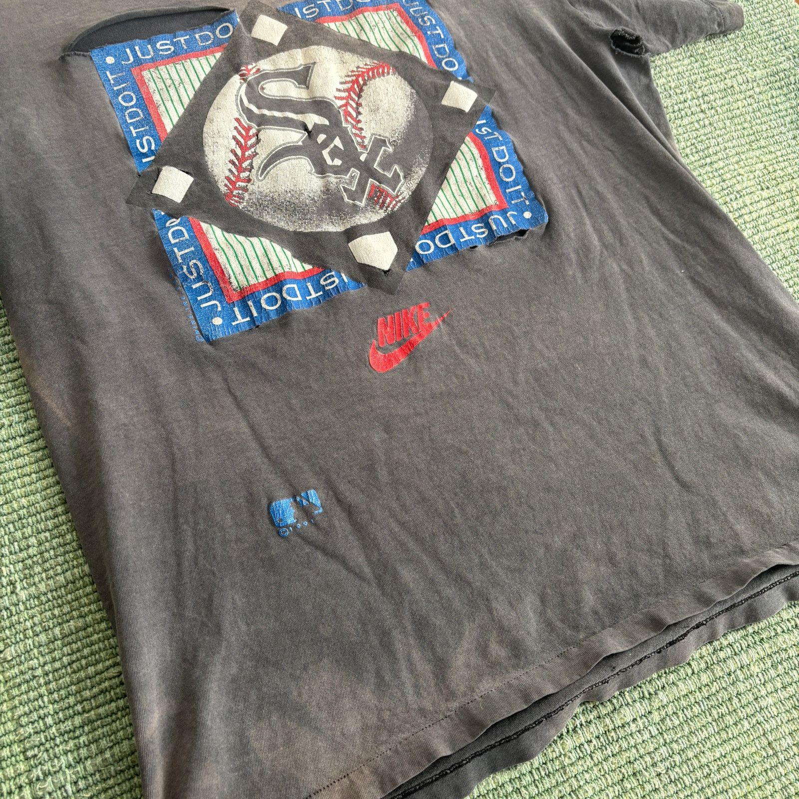 Nike × Vintage Vintage 1990s faded thrashed Nike Chicago White Sox tee Size US L / EU 52-54 / 3 - 6 Thumbnail