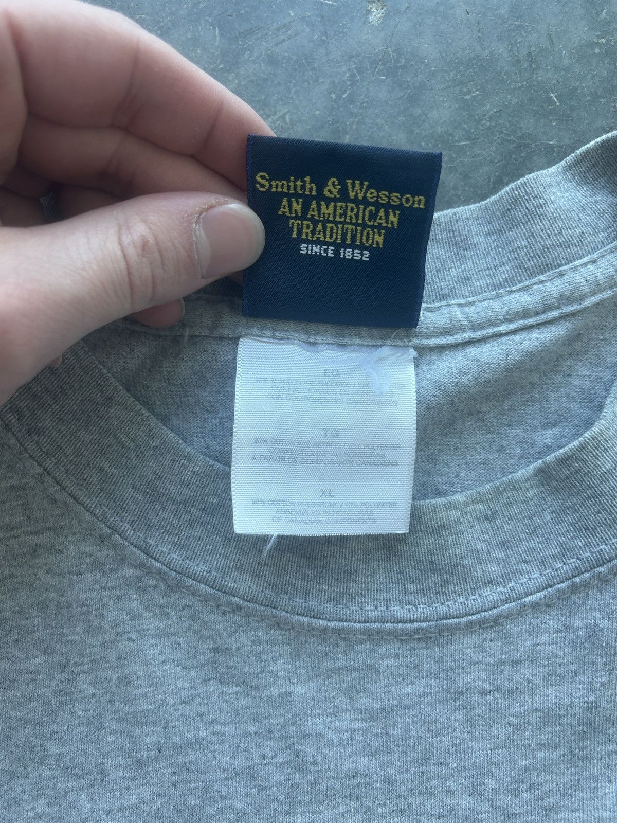 Vintage Vintage Y2K Smith and Wesson Graphic Tee Size US XL / EU 56 / 4 - 4 Thumbnail