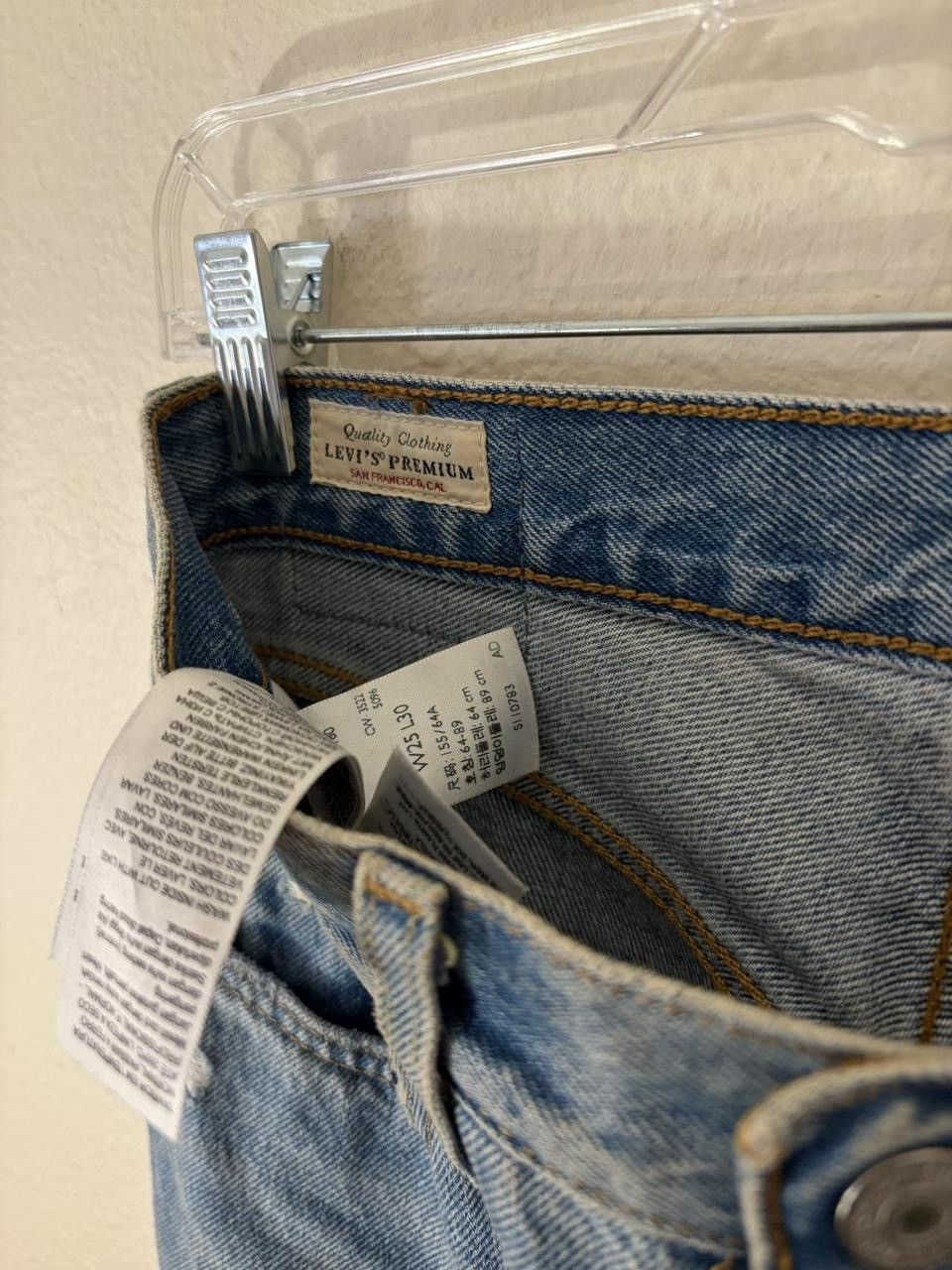 Levi's Levi’s 501 Original Fit Light Wash Jeans Size 25" / US 0 / IT 36 - 3 Thumbnail