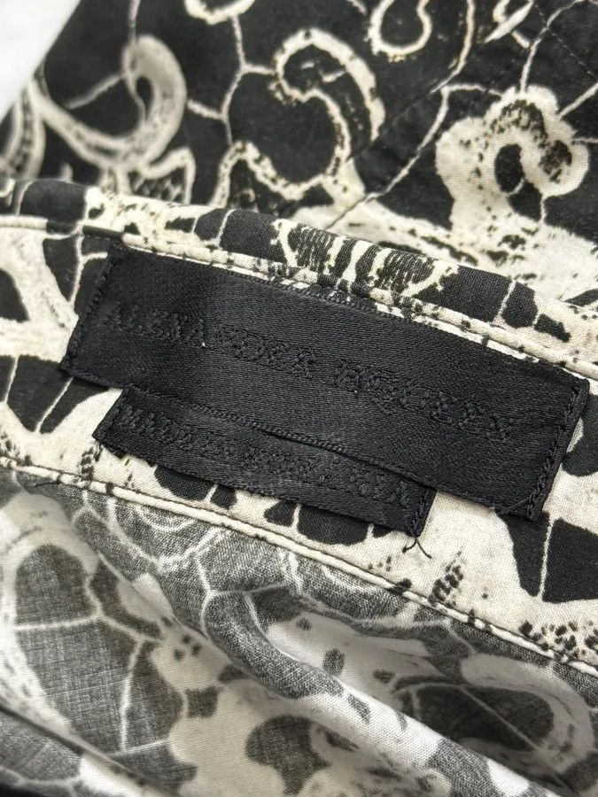 Alexander McQueen 2010s Alexander McQueen Black & White Royal Dynastie Shurt Size US S / EU 44-46 / 1 - 8 Thumbnail