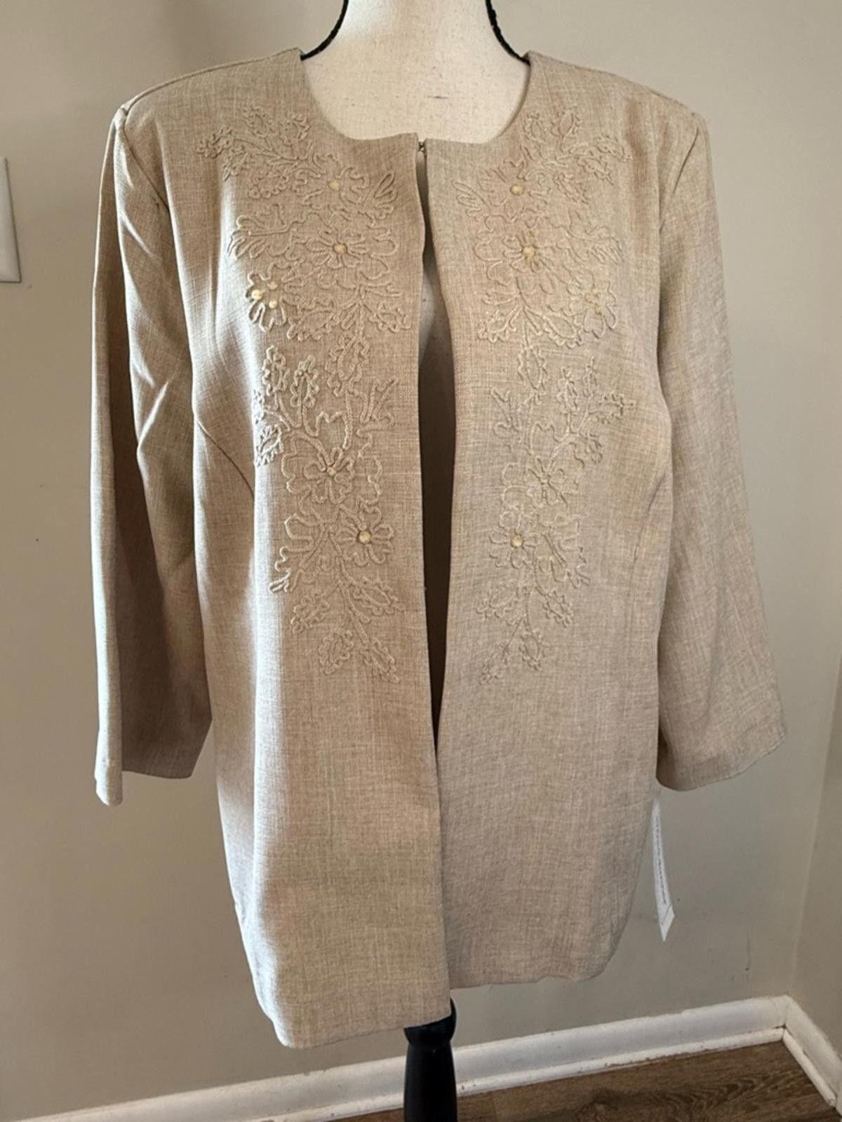 Other Alfred Dunner La Dolce Vita tan pants suit set mixed sizing Size M / US 6-8 / IT 42-44 - 6 Thumbnail