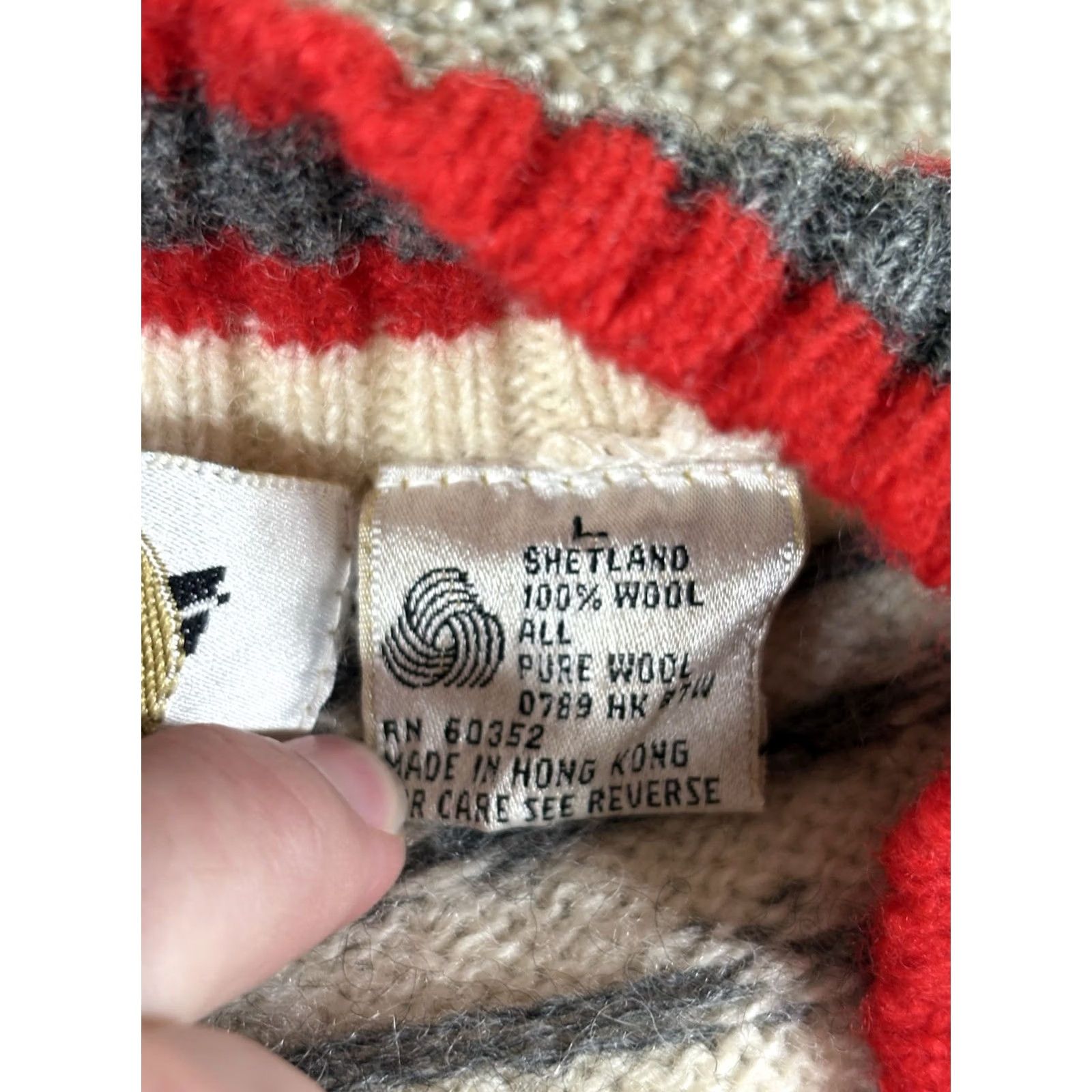 Vintage VINTAGE Field Gear Sweater Shirt Womens L 100% Wool Geometric Pattern V-Neck Pullover Beige Red Grey Size L / US 10 / IT 46 - 7 Thumbnail
