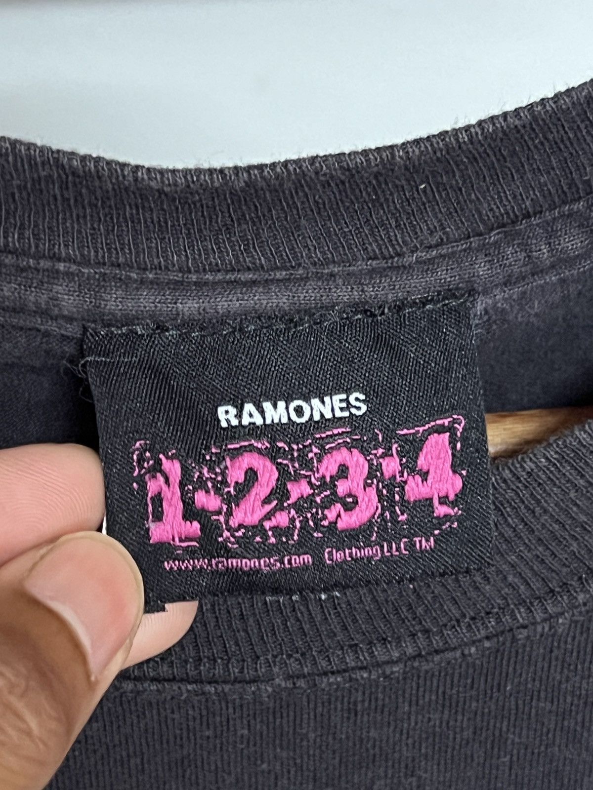 Band Tees Distressed Vintage Ramones Band Tee Presidential Seal Shirt Size US M / EU 48-50 / 2 - 10 Thumbnail