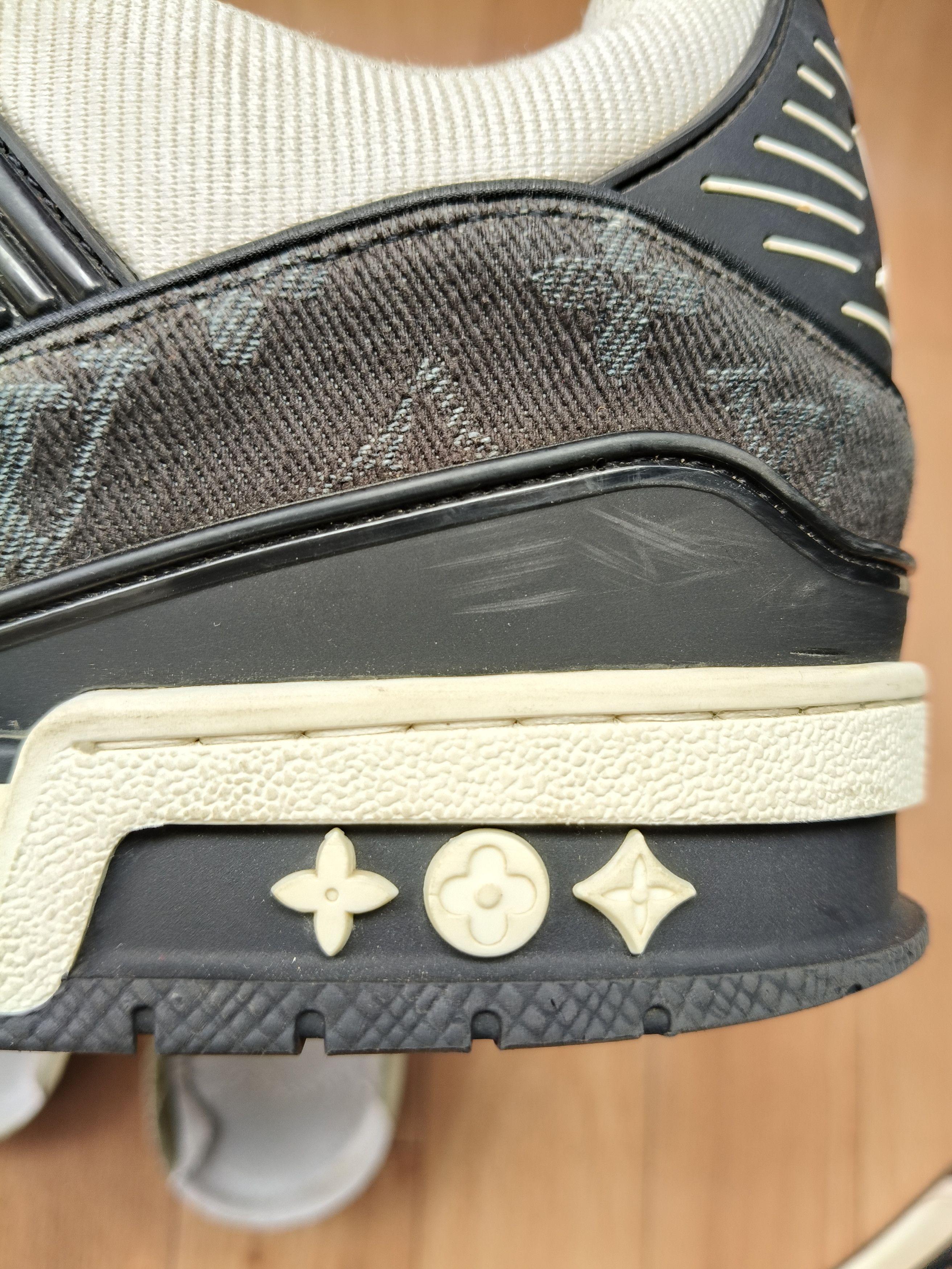 Louis Vuitton Louis Vuitton Trainers Sneakers Trainer Shoes Size 8 / 41 Size US 8 / EU 41 - 22 Thumbnail