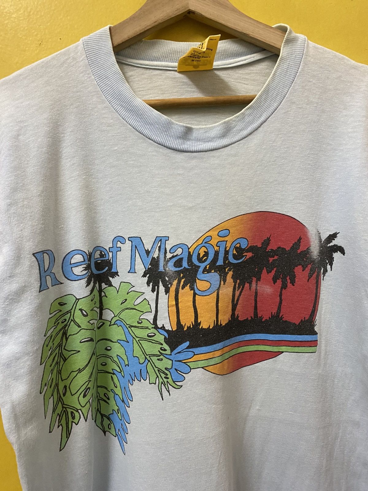 Vintage Reef Magic Hawaii Single Stich Crewneck Tee Size US M / EU 48-50 / 2 - 3 Thumbnail