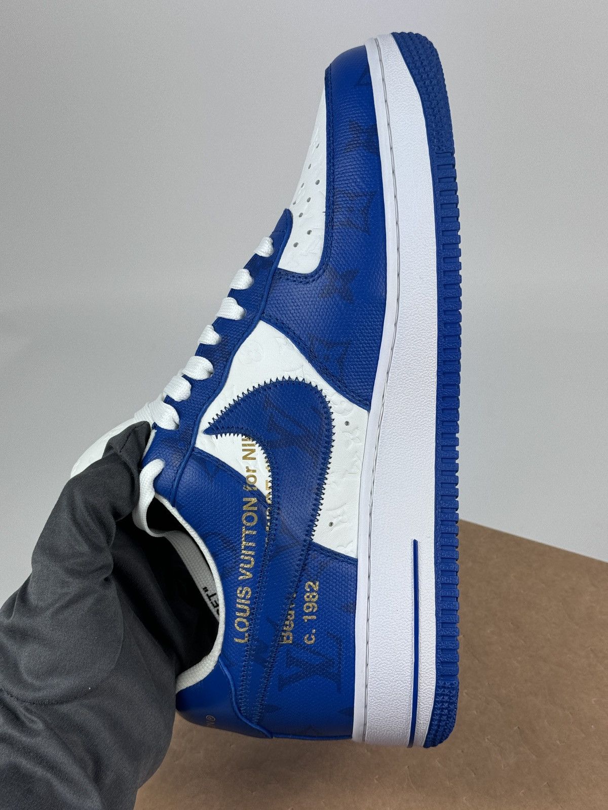 Louis Vuitton LOUIS VUITTON X NIKE AIR FORCE 1 BLUE SNEAKERS Size US 7 / EU 40 - 12 Thumbnail