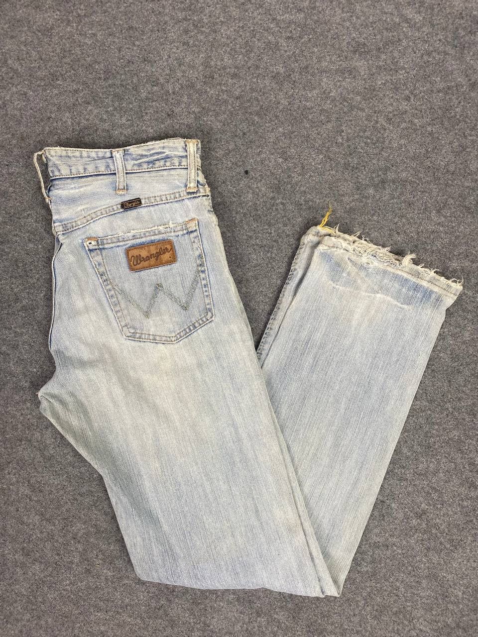Wrangler vintage wrangler lightwash distressed denim Size US 33 - 1 Thumbnail