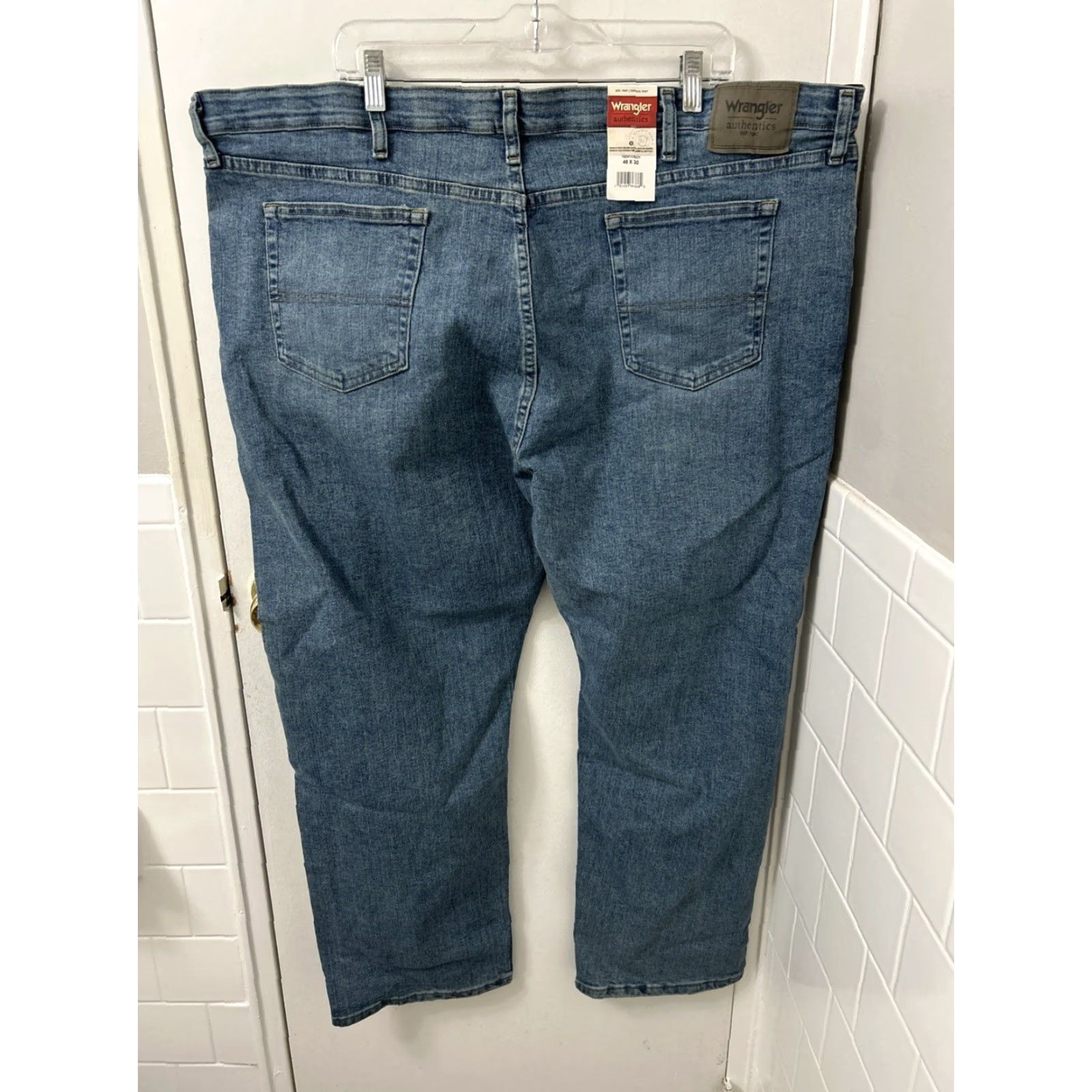 Wrangler Wrangler Authentics Jeans Mens 46x30 Light Wash Straight Leg NWT Stretch Denim 5-Pocket Zipper Button Cotton Blend Medium Wash Size US 30 / EU 46 - 2 Thumbnail