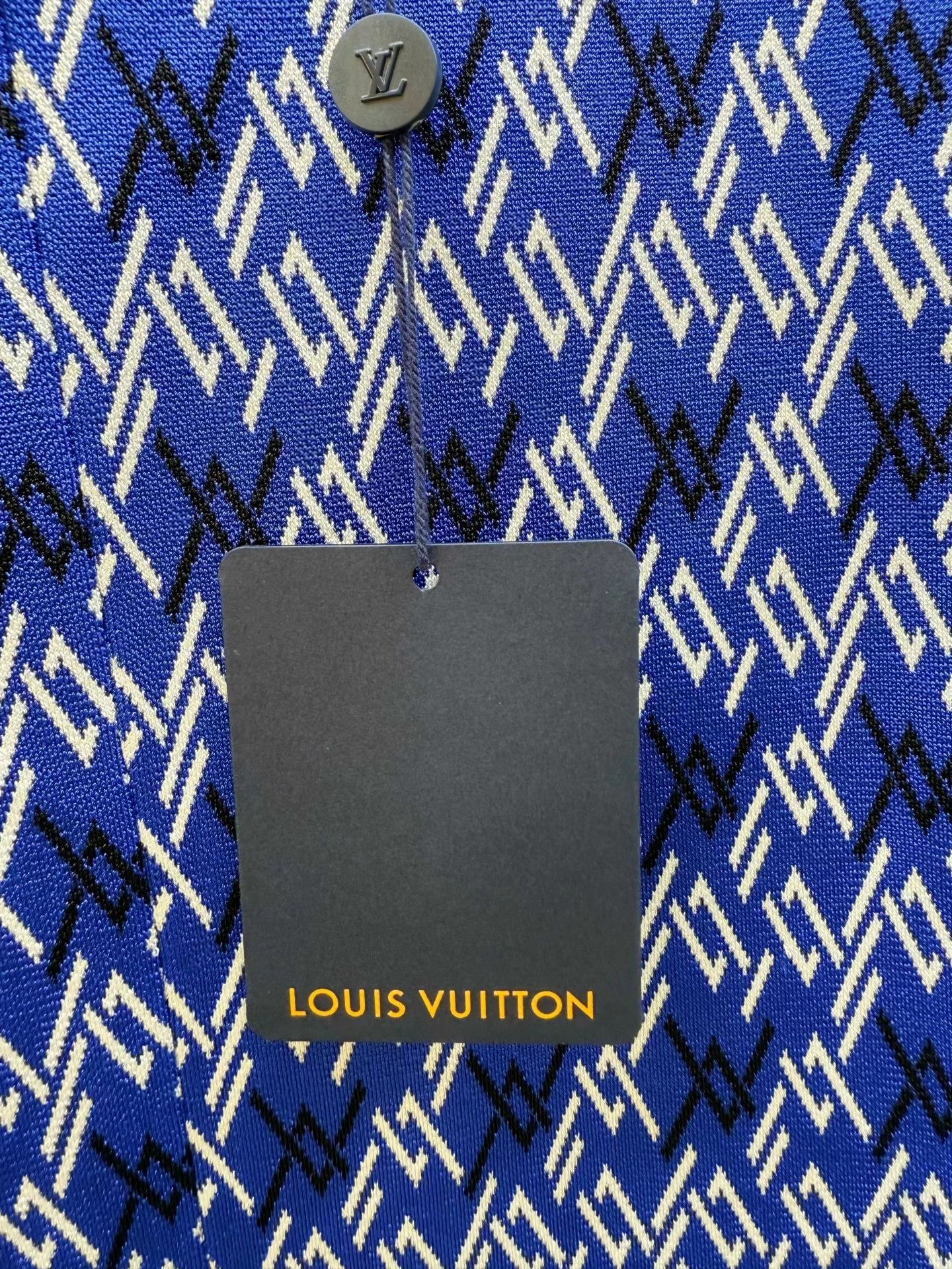 Louis Vuitton LV knit dress M new with tags authentic tried on minor stain Size M / US 6-8 / IT 42-44 - 3 Thumbnail