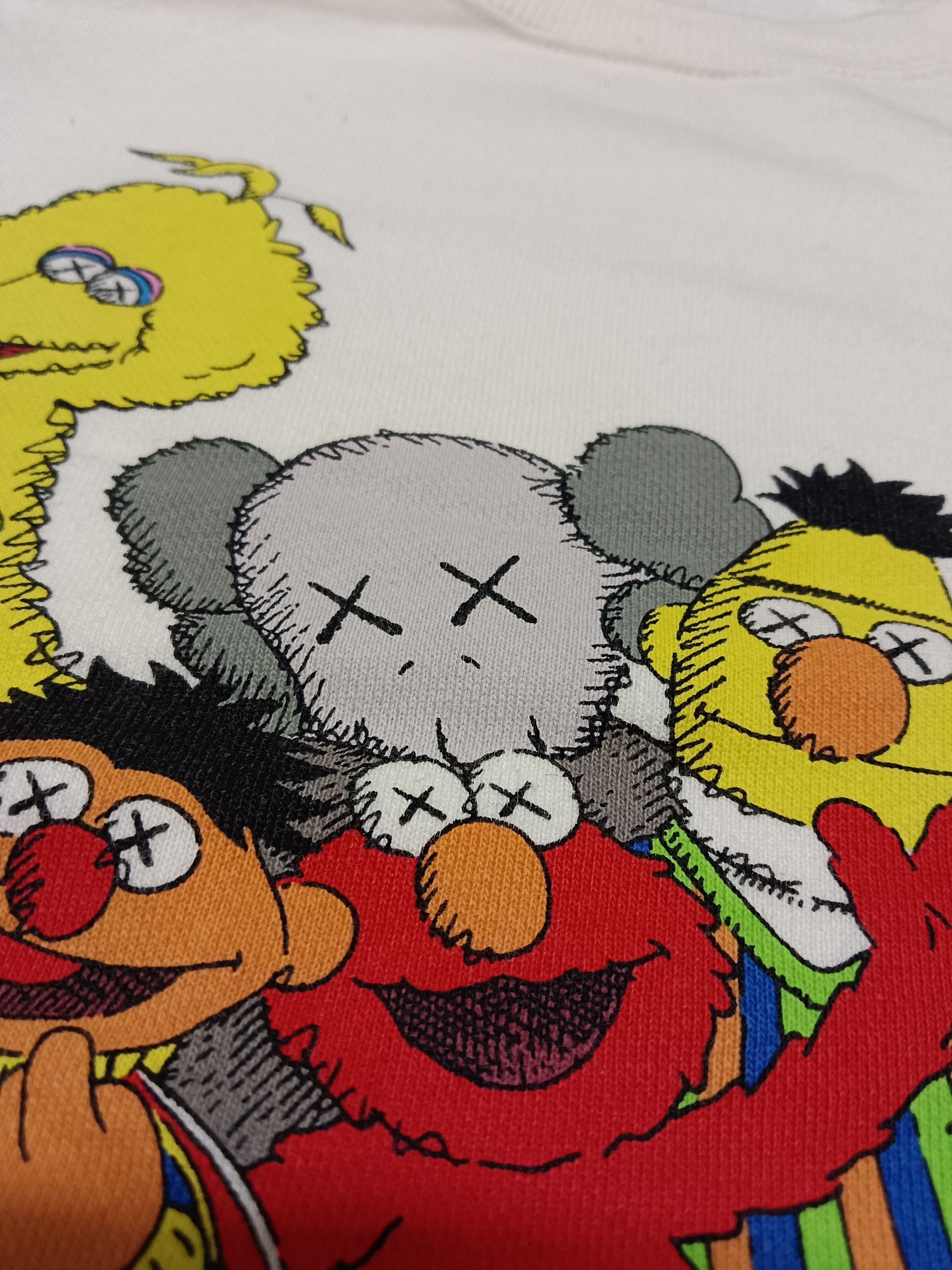 Kaws × Uniqlo Uniqlo Kaws x Sesame street Sweatshirt Cream Colour Size US XL / EU 56 / 4 - 4 Thumbnail