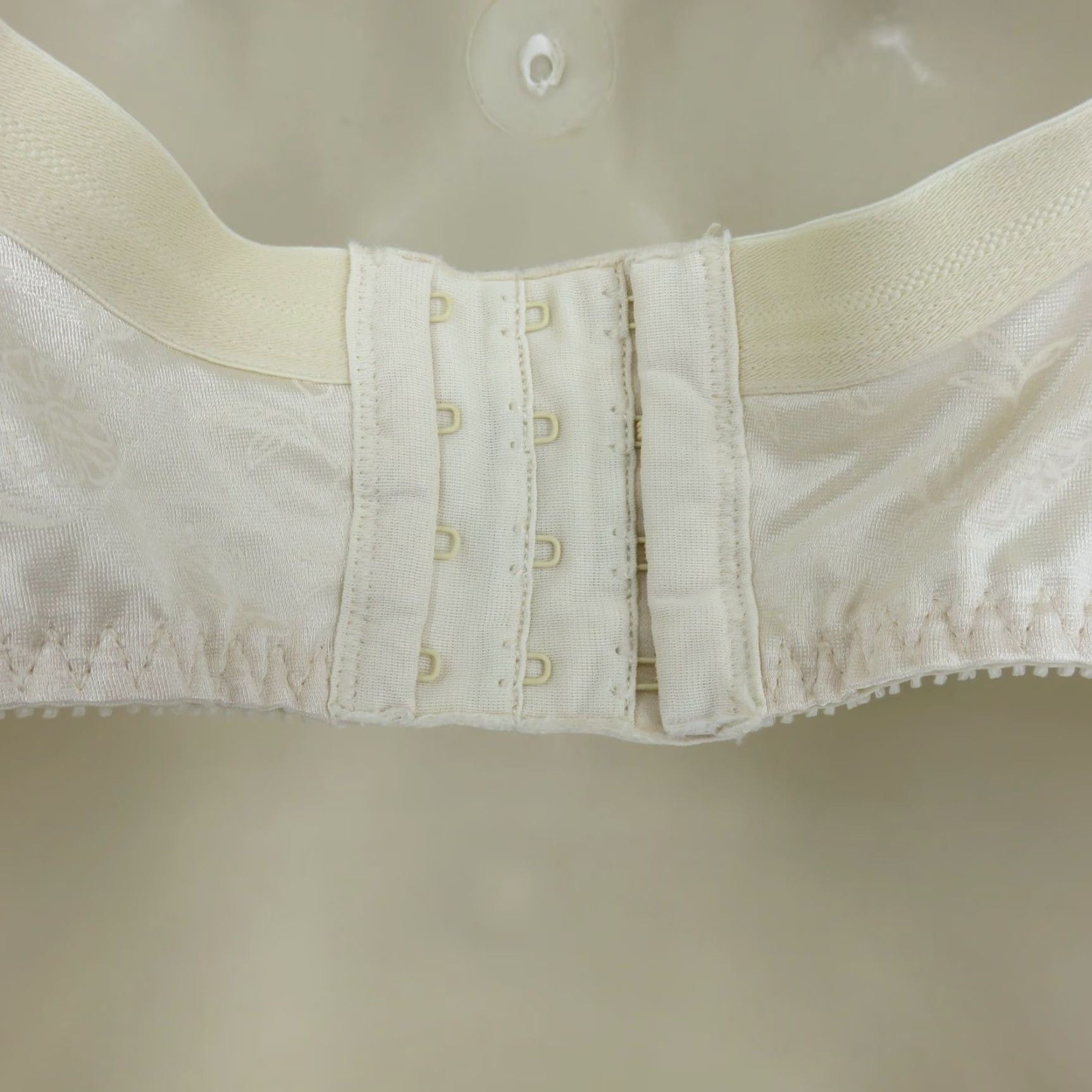 Vintage **Playtex 40DD Cream Floral Underwire Lift Support Bra** User: Playtex 40DD Cream Floral Underwire Lift Support Bra Size ONE SIZE - 7 Thumbnail