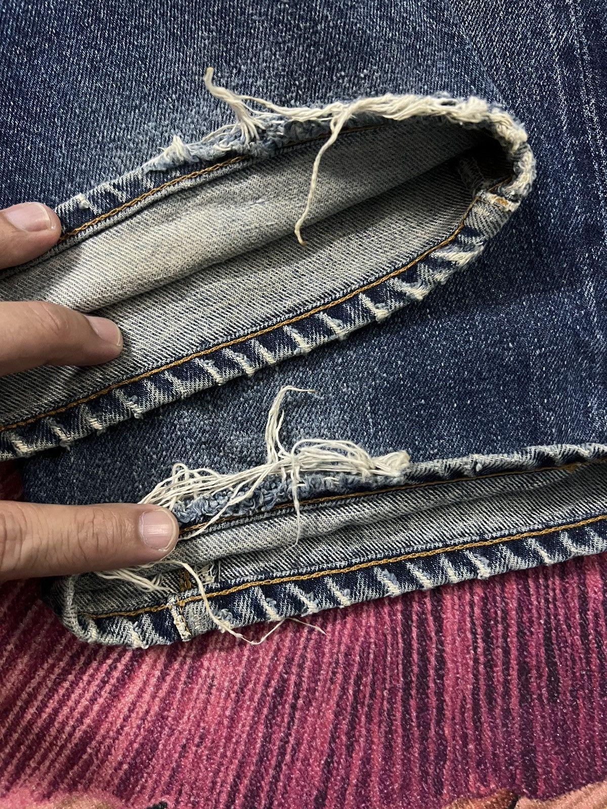 Levi's VINTAGE LEVIS 501 BIG E DISTRESSED JEANS Size US 28 / EU 44 - 13 Thumbnail