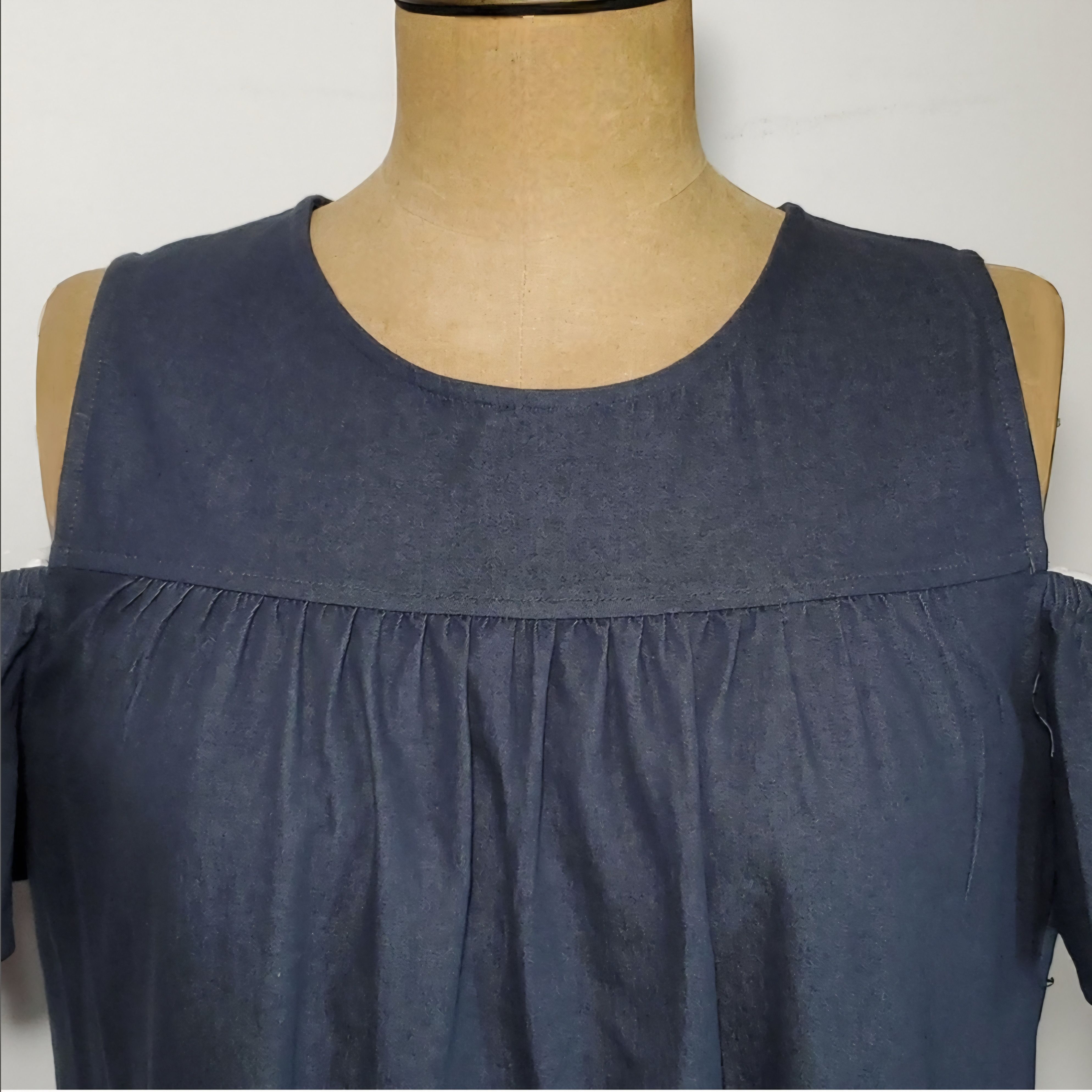 MAGGY LONDON Maggy L Size M Dress Chambray Denim Stretch Cold Shoulder Size M / US 6-8 / IT 42-44 - 5 Thumbnail