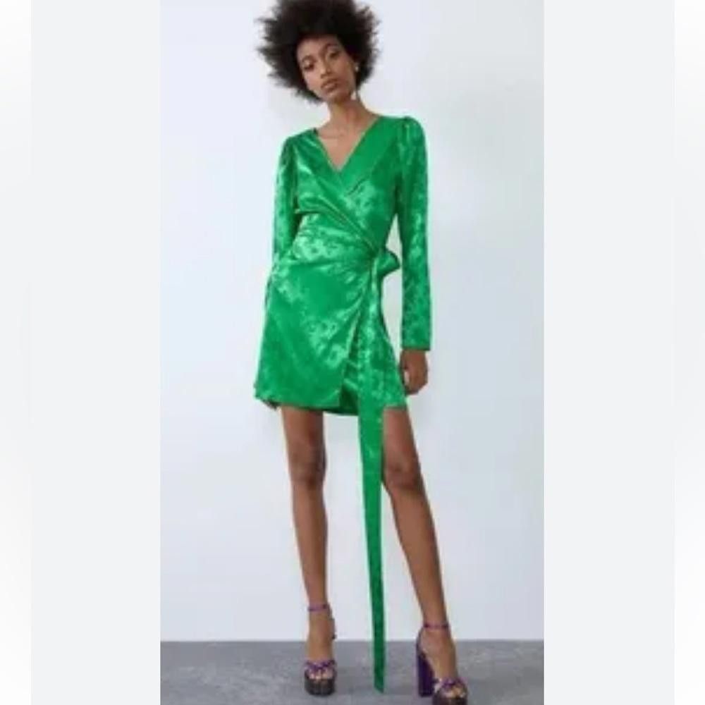 Zara Zara l NWT Wrap Front Floral Satin Effect Mini Dress Small Size S / US 4 / IT 40 - 2 Thumbnail