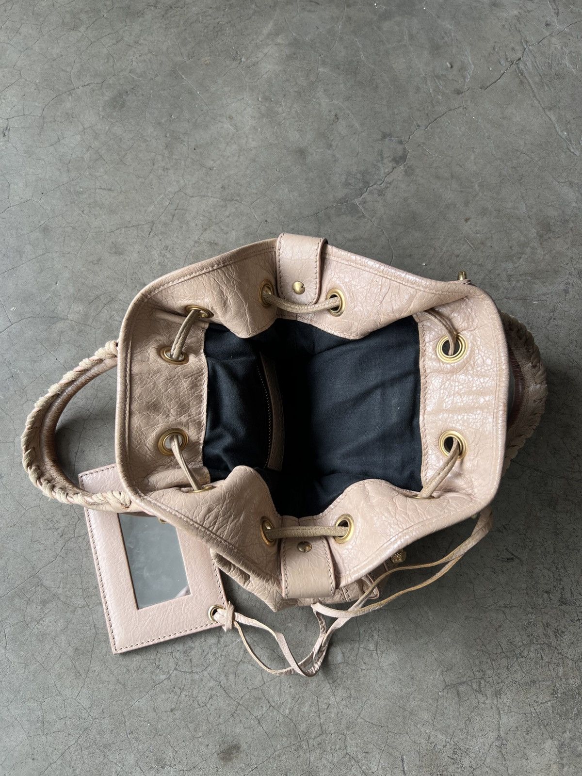 Balenciaga Balenciaga - Motocross Giant 21 Pompon Leather Bucket Bag Size ONE SIZE - 10 Thumbnail