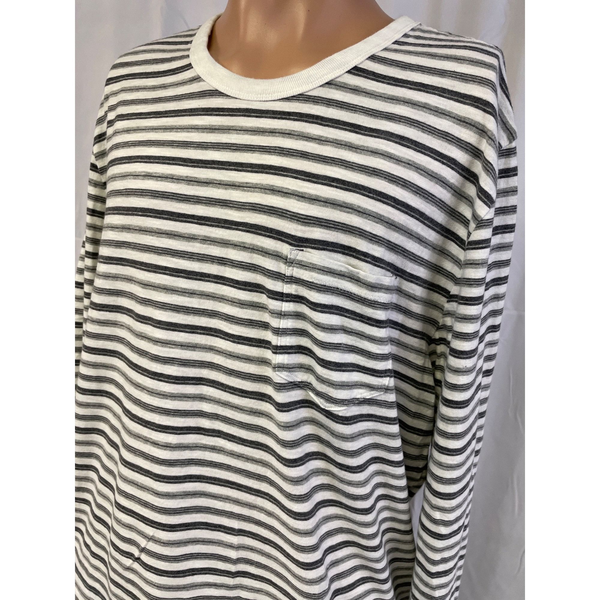 Gap Gap Men's Gray Striped T-shirt Long Sleeve Size XL SKU 4717 Size US XL / EU 56 / 4 - 2 Thumbnail