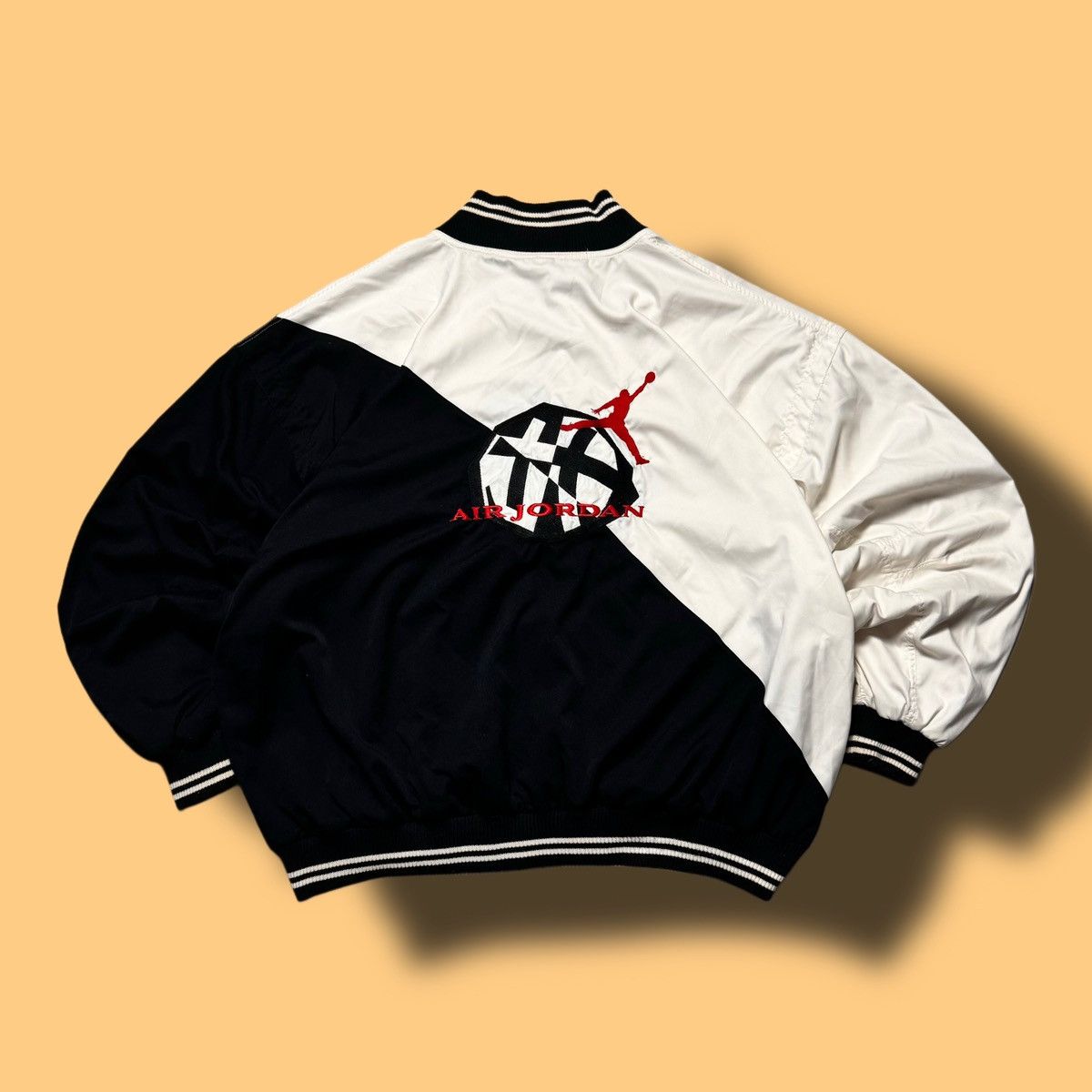 Nike × Vintage 90s Nike Vintage Air Jordan Nylon Oversize Bomber Jacket Size US XXL / EU 58 / 5 - 3 Thumbnail