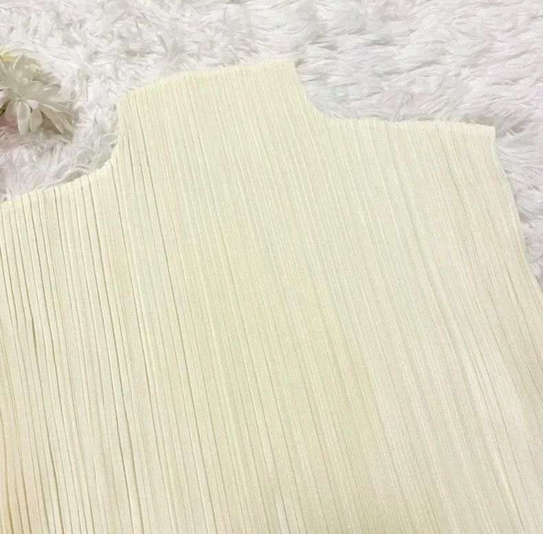 Issey Miyake Issey Miyake size3 A cream-colored high-neck side-slit sle Size L / US 10 / IT 46 - 3 Thumbnail