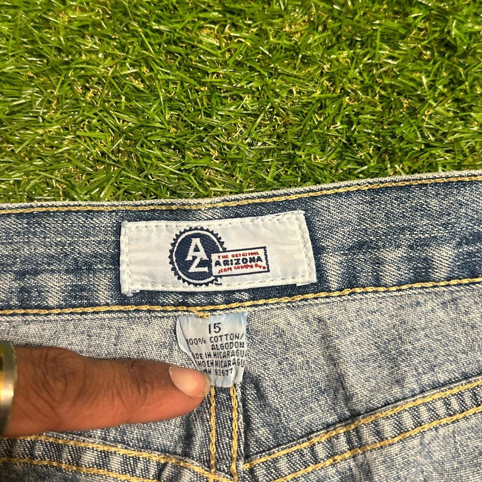 Arizona Jean Co. Arizona Jean Co. High-Waisted Denim Shorts Size 34" / US 12 / IT 48 - 6 Thumbnail