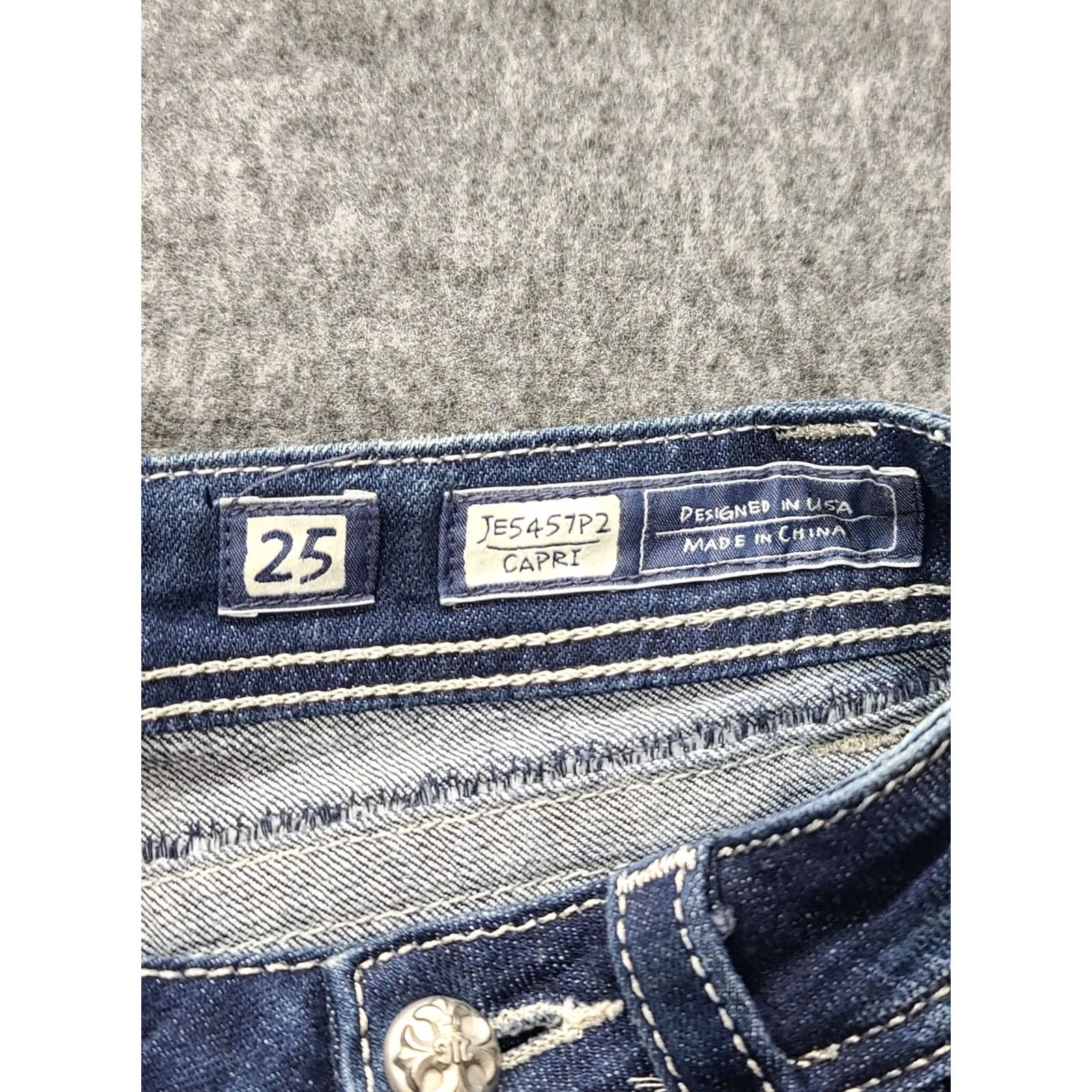 Miss Me Miss Me Capris Womens 25 Regular Low Rise Embroidered Rhinestone Denim Jeans American Cowboy Western Theme Girls Womens Size ONE SIZE - 3 Thumbnail