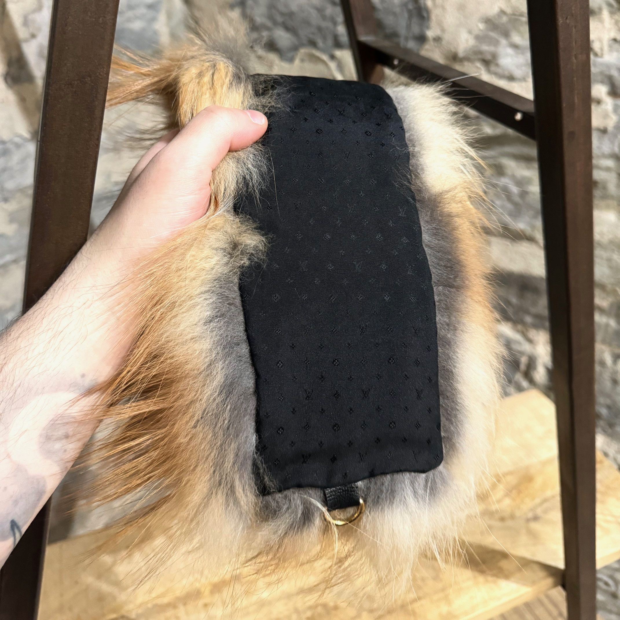 Louis Vuitton Louis Vuitton Ivory Tan Fox Fur Collar Scarf Size ONE SIZE - 11 Thumbnail