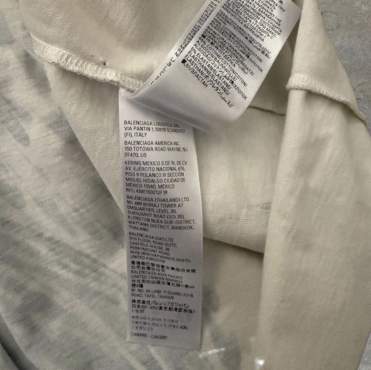 Balenciaga balenciaga tattoo distressed long sleeve Size US M / EU 48-50 / 2 - 8 Thumbnail