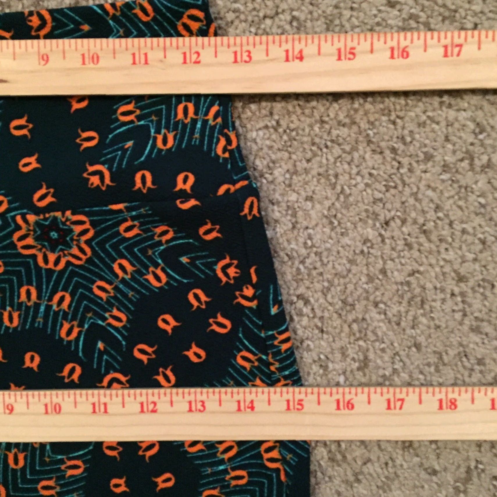 Vintage LuLaRoe Skirt XS Knee Length Unlined Pull On Green Geometric Women Knee Length Pencil Casual Geometric LuLaRoe Women XS Green Skirt Size 26" / US 2 / IT 38 - 4 Thumbnail