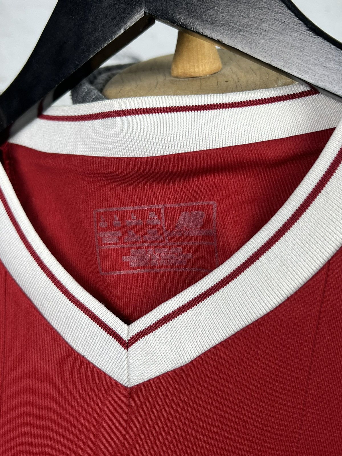 New Balance New Balance Liverpool Jersey Shirt Size M - L Size US L / EU 52-54 / 3 - 4 Thumbnail