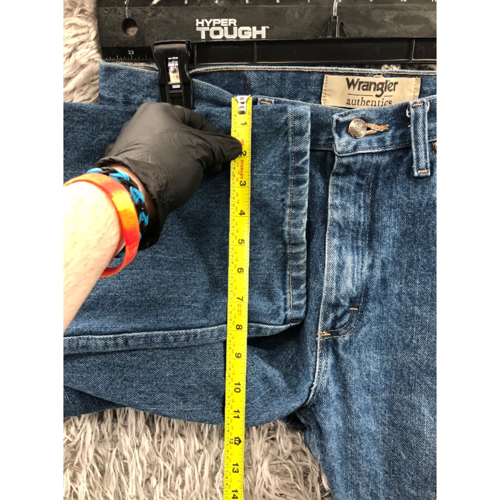 Wrangler Wrangler Jeans Straight Mens 33x32 Regular Mid Wash Blue Denim 5-Pocket Belt Loops Cotton Blend Size 33 Wrangler Brand Size US 33 - 4 Thumbnail